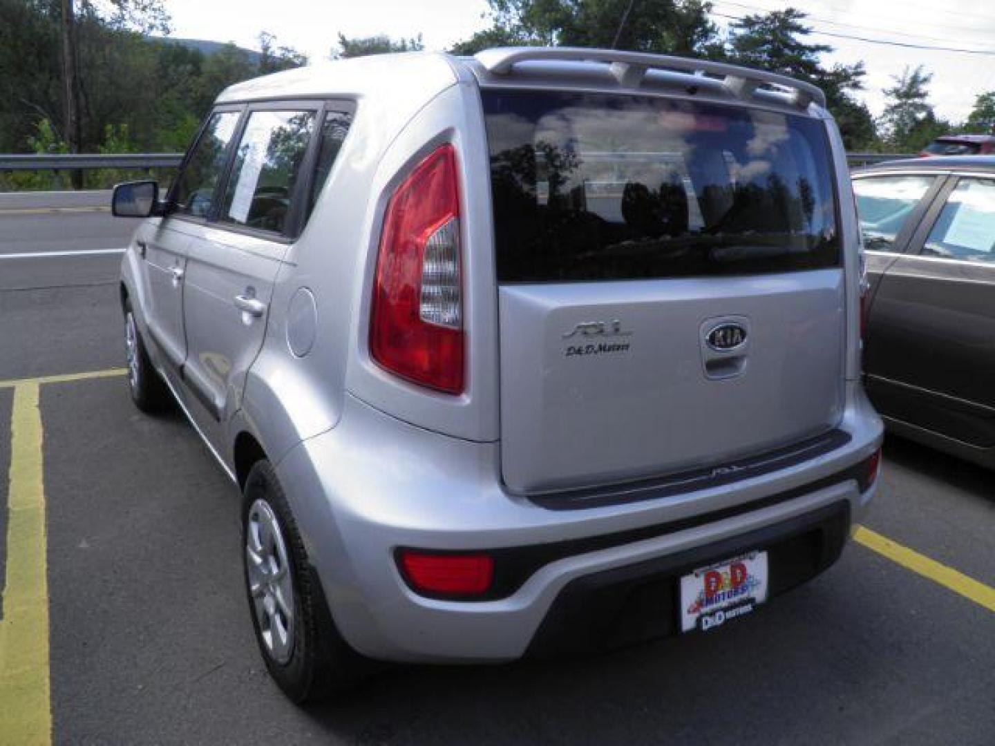 2012 SILVER Kia Soul Base (KNDJT2A51C7) with an 1.6L L4 engine, MAN transmission, located at 15520 McMullen Hwy SW, Belair, MD, 21502, (301) 729-3700, 39.581375, -78.846451 - Photo#5