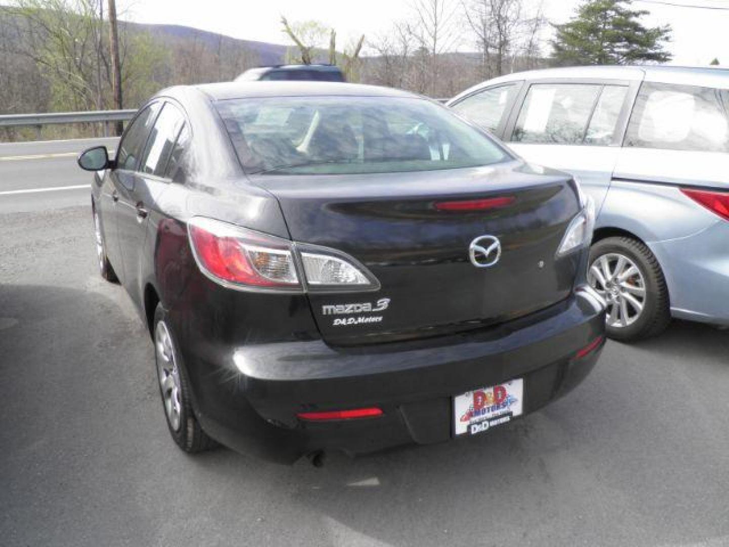 2012 BLACK Mazda MAZDA3 i Sport 4-Door (JM1BL1UG7C1) with an 2.0L L4 engine, AT transmission, located at 15520 McMullen Hwy SW, Belair, MD, 21502, (301) 729-3700, 39.581375, -78.846451 - Photo#4