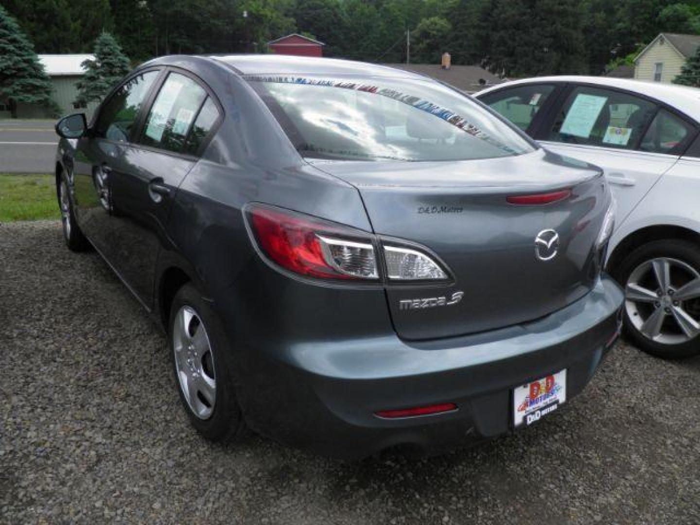 2012 GRAY Mazda MAZDA3 i Sport 4-Door (JM1BL1UG8C1) with an 2.0L L4 engine, 5SP transmission, located at 19521 New George's Creek Rd SW, Barton, MD, 21521, (301) 463-2404, 39.524323, -79.017906 - Photo#4