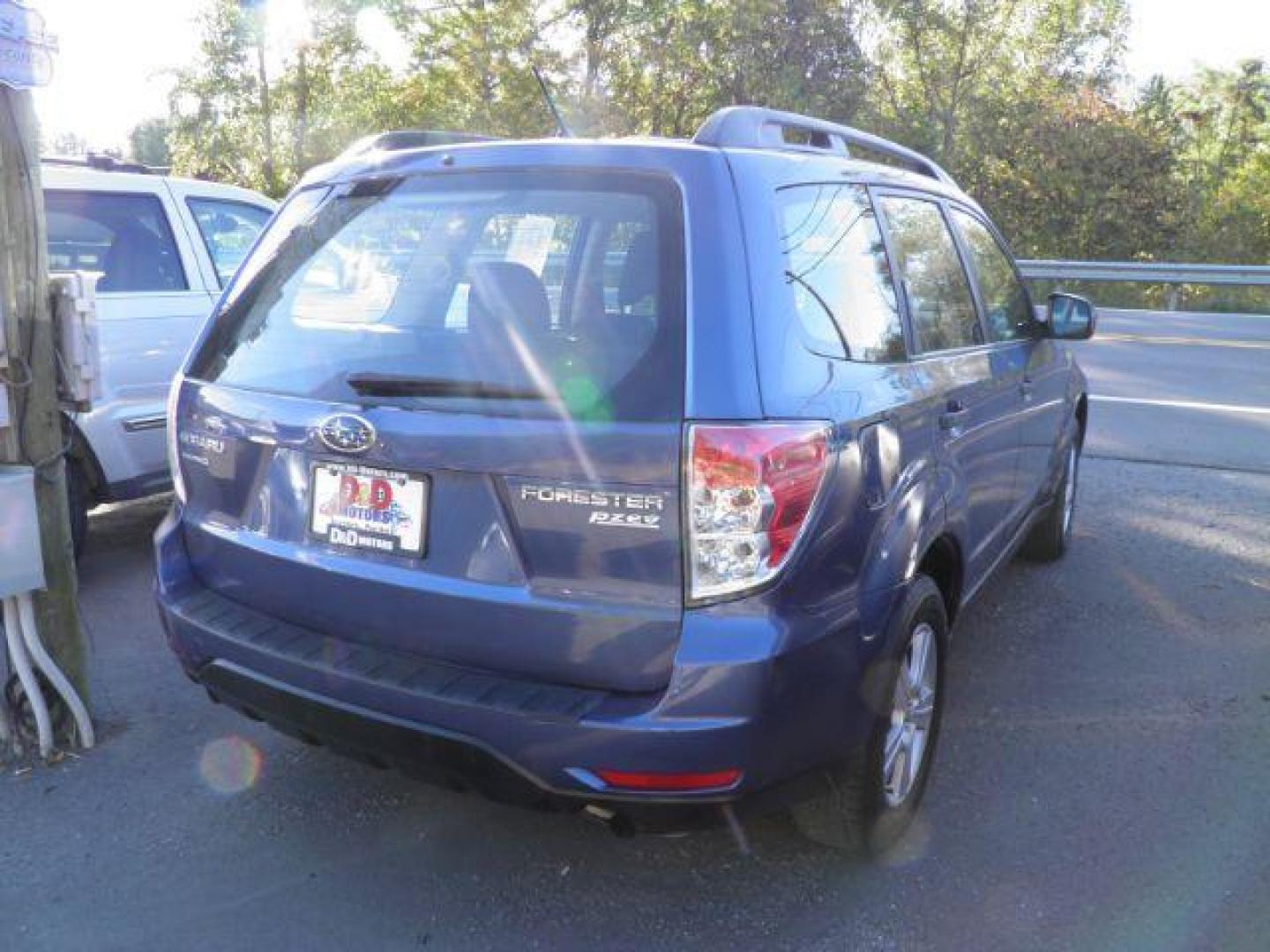 2012 BLUE Subaru Forester 2.5X (JF2SHABCXCH) with an 2.5 L4 engine, AT transmission, located at 19521 New George's Creek Rd SW, Barton, MD, 21521, (301) 463-2404, 39.524323, -79.017906 - Photo#5