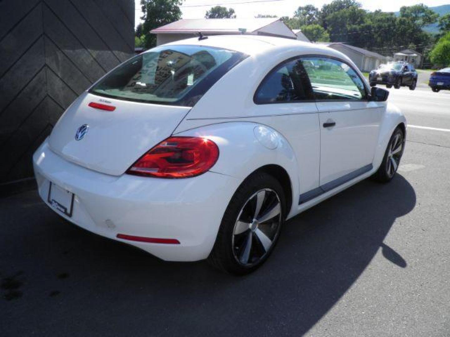 2012 WHITE Volkswagen Beetle Base (3VWAP7AT0CM) with an 2.5L L4 engine, MAN transmission, located at 15520 McMullen Hwy SW, Belair, MD, 21502, (301) 729-3700, 39.581375, -78.846451 - Photo#3