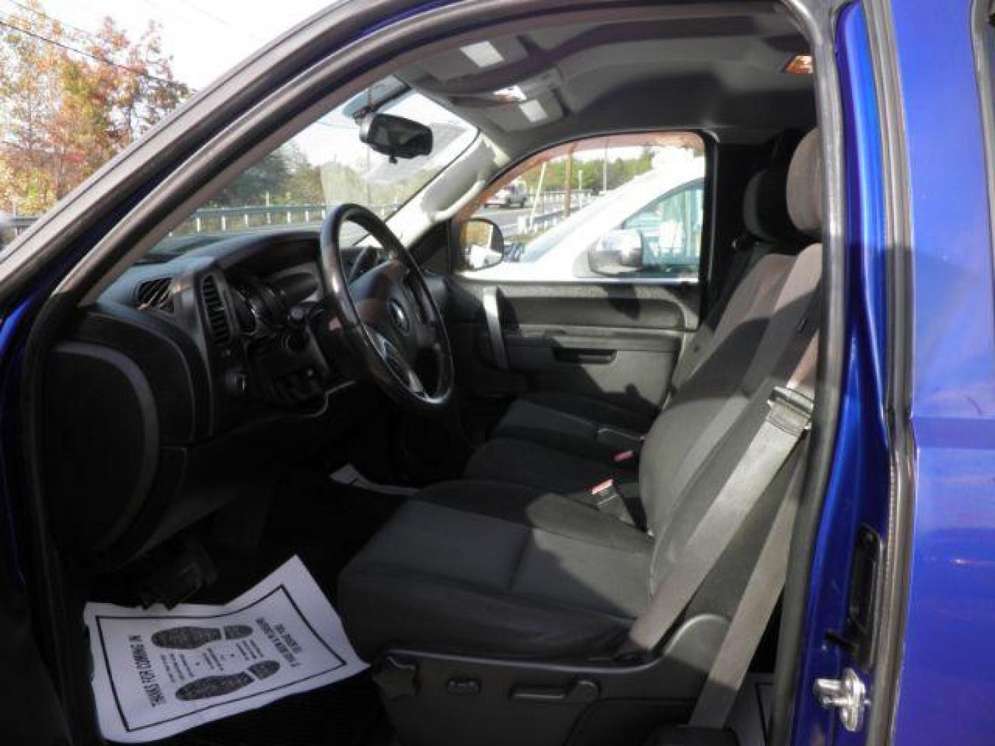 2013 BLUE Chevrolet Silverado 1500 LT Ext. Cab 4WD (1GCRKSE72DZ) with an 5.3L V8 engine, AT transmission, located at 15520 McMullen Hwy SW, Belair, MD, 21502, (301) 729-3700, 39.581375, -78.846451 - Photo#2