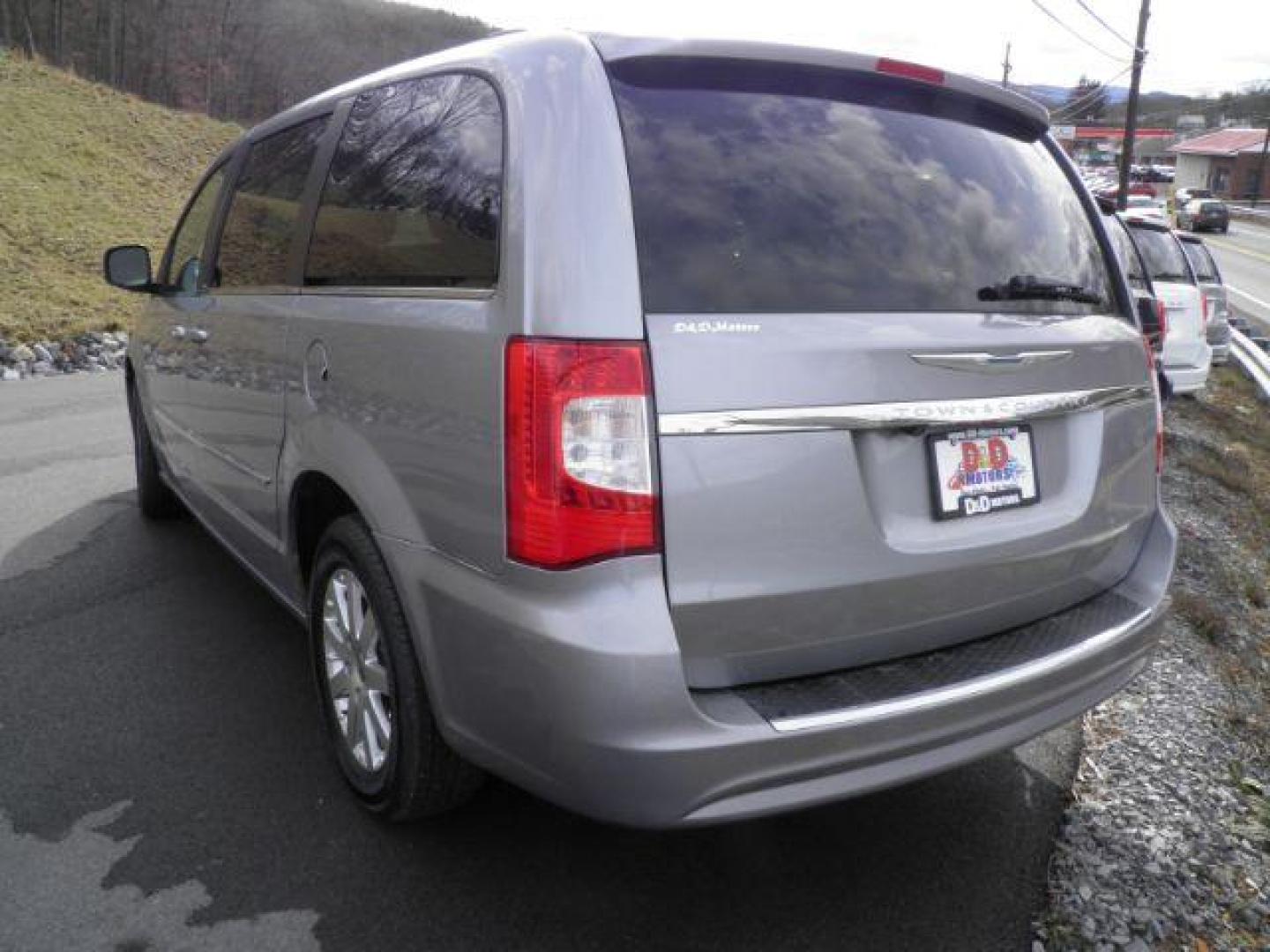 2013 SILVER Chrysler Town and Country Touring (2C4RC1BG5DR) with an 3.6l V6 engine, AT transmission, located at 15520 McMullen Hwy SW, Belair, MD, 21502, (301) 729-3700, 39.581375, -78.846451 - Photo#5