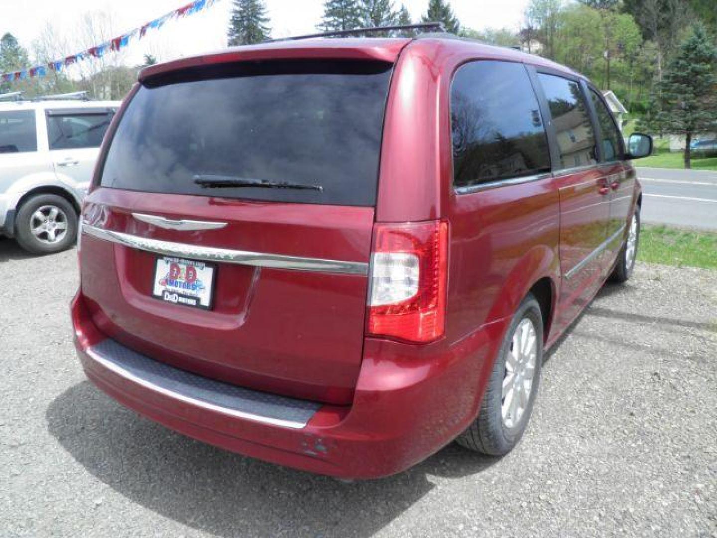 2013 RED Chrysler Town and Country Touring (2C4RC1BG2DR) with an 3.6L V6 engine, AT transmission, located at 19521 New George's Creek Rd SW, Barton, MD, 21521, (301) 463-2404, 39.524323, -79.017906 - Photo#5