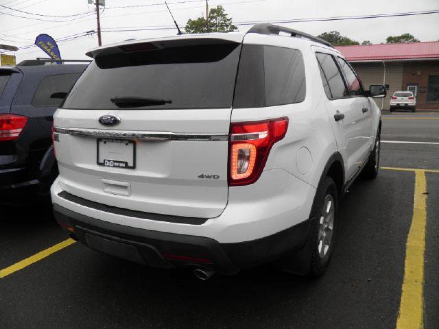 2013 WHITE FORD EXPLORER Base 4WD (1FM5K8B81DG) with an 3.5L V6 engine, AT transmission, located at 15520 McMullen Hwy SW, Belair, MD, 21502, (301) 729-3700, 39.581375, -78.846451 - Photo#5