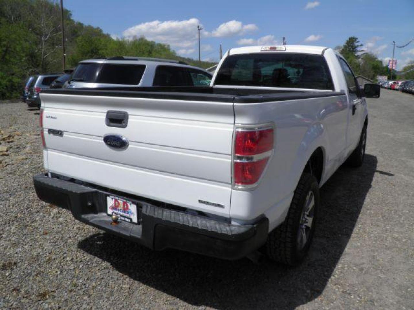 2013 WHITE FORD F-150 XLT 8-ft. Bed 2WD (1FTMF1CM9DK) with an 3.7l V6 engine, AT transmission, located at 19521 New George's Creek Rd SW, Barton, MD, 21521, (301) 463-2404, 39.524323, -79.017906 - Photo#2