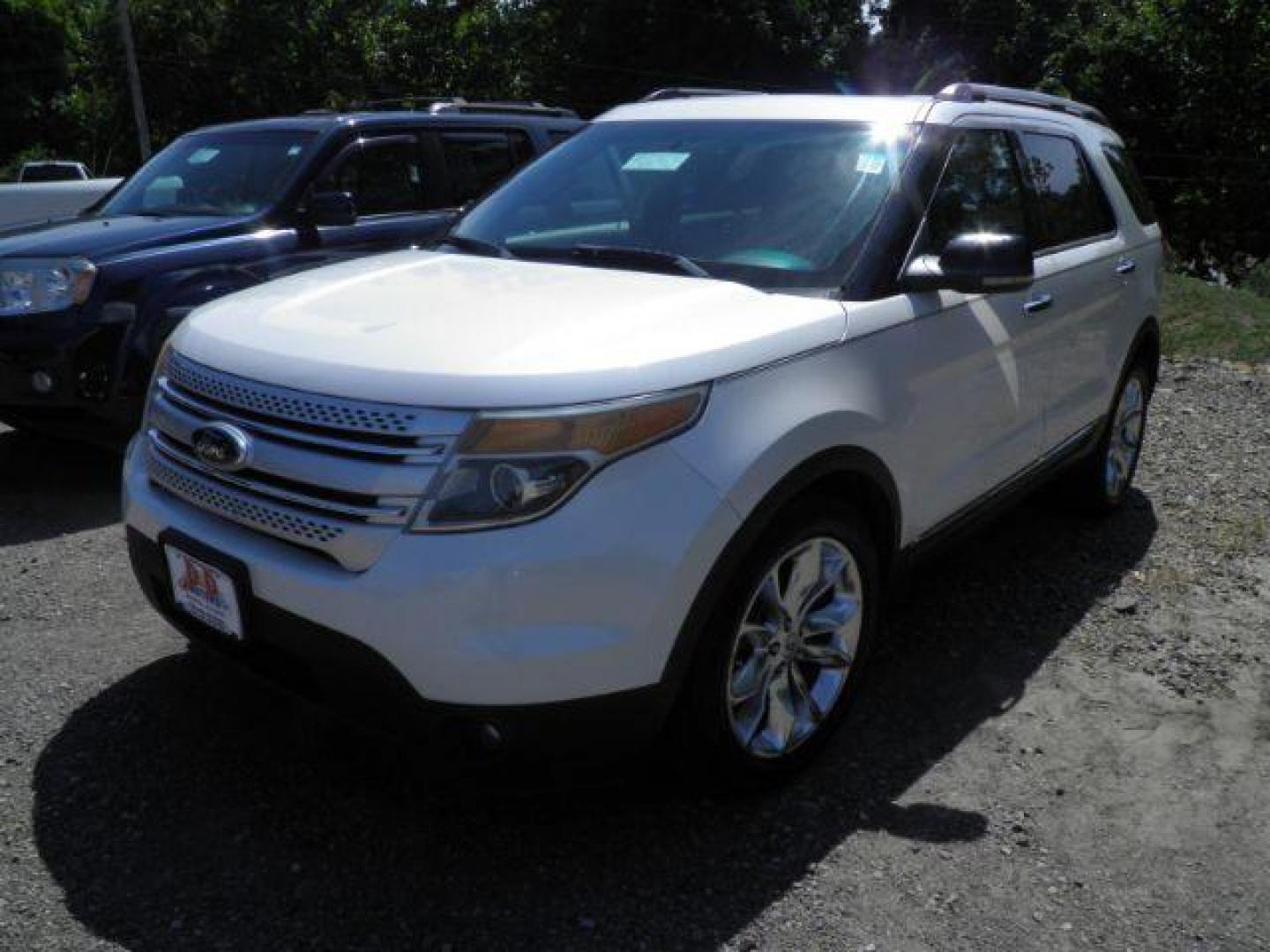 2013 WHITE Ford Explorer XLT FWD (1FM5K7D81DG) with an 3.5L V6 engine, AT transmission, located at 19521 New George's Creek Rd SW, Barton, MD, 21521, (301) 463-2404, 39.524323, -79.017906 - Photo#0