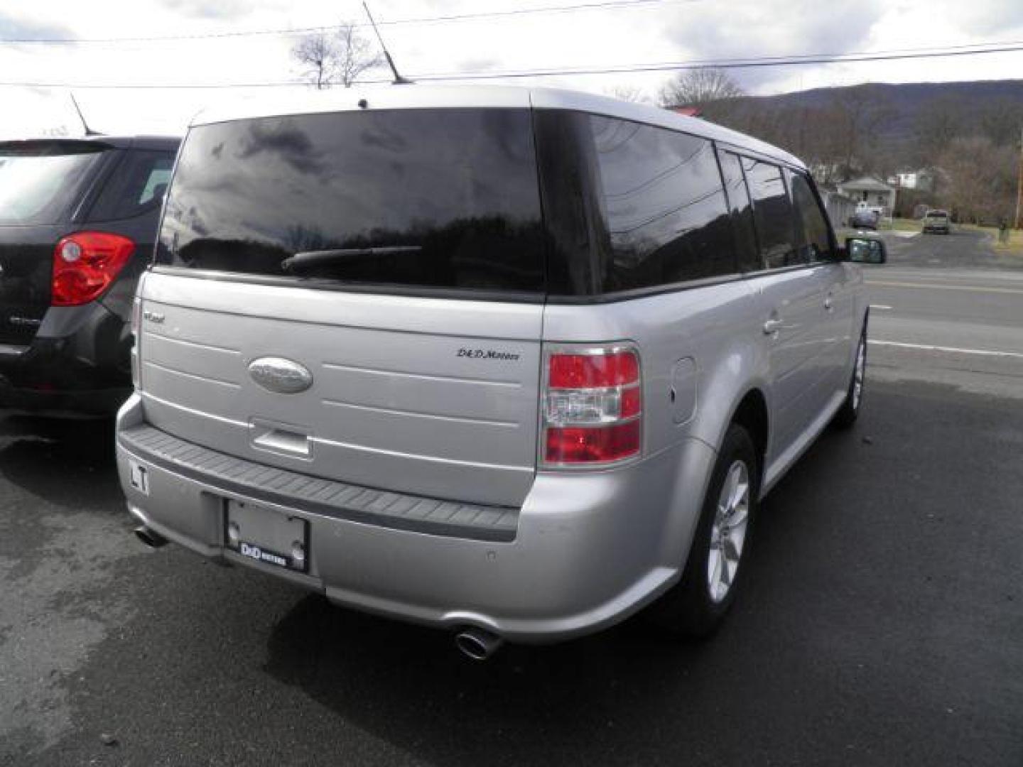 2013 SILVER Ford Flex SE FWD (2FMGK5B81DB) with an 3.5L V6 engine, AT transmission, located at 15520 McMullen Hwy SW, Belair, MD, 21502, (301) 729-3700, 39.581375, -78.846451 - Photo#5