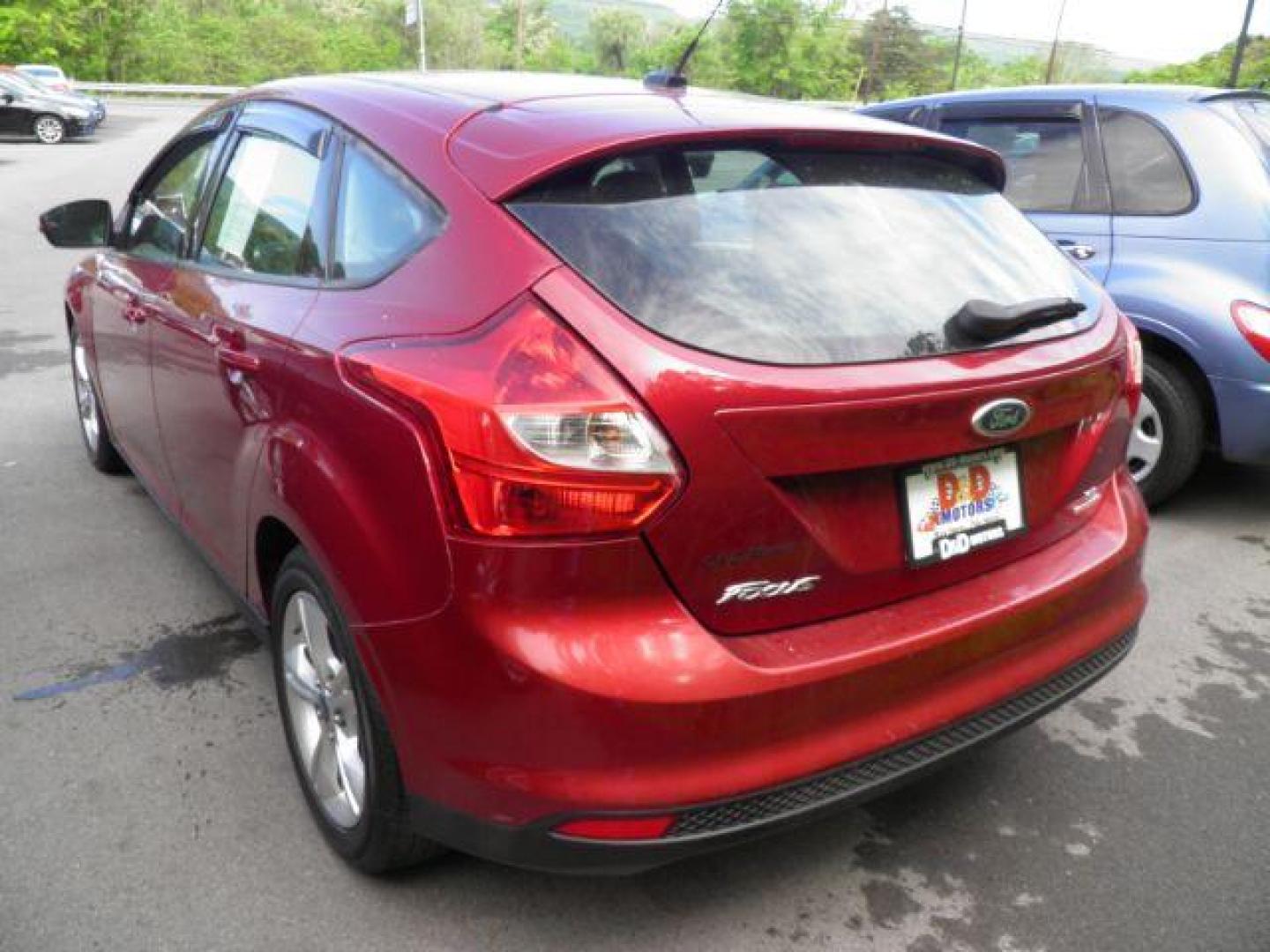 2013 RED Ford Focus SE Hatch (1FADP3K22DL) with an 2.0l L4 engine, AT transmission, located at 15520 McMullen Hwy SW, Belair, MD, 21502, (301) 729-3700, 39.581375, -78.846451 - Photo#5