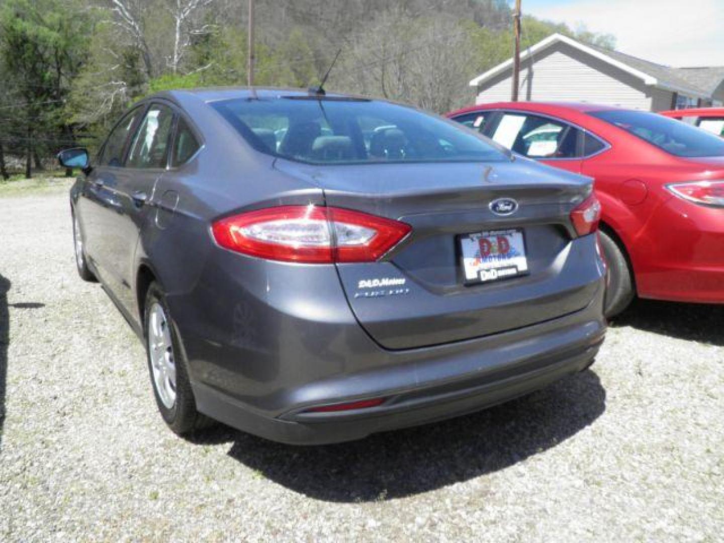 2013 GRAY Ford Fusion S (3FA6P0G70DR) with an 2.5l L4 engine, AT transmission, located at 19521 New George's Creek Rd SW, Barton, MD, 21521, (301) 463-2404, 39.524323, -79.017906 - Photo#4