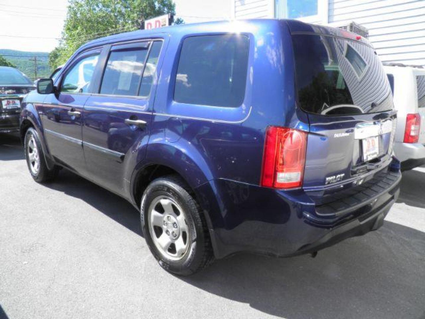 2013 BLUE Honda Pilot LX 4WD 5-Spd AT (5FNYF4H29DB) with an 3.5L V6 engine, AT transmission, located at 15520 McMullen Hwy SW, Belair, MD, 21502, (301) 729-3700, 39.581375, -78.846451 - Photo#6