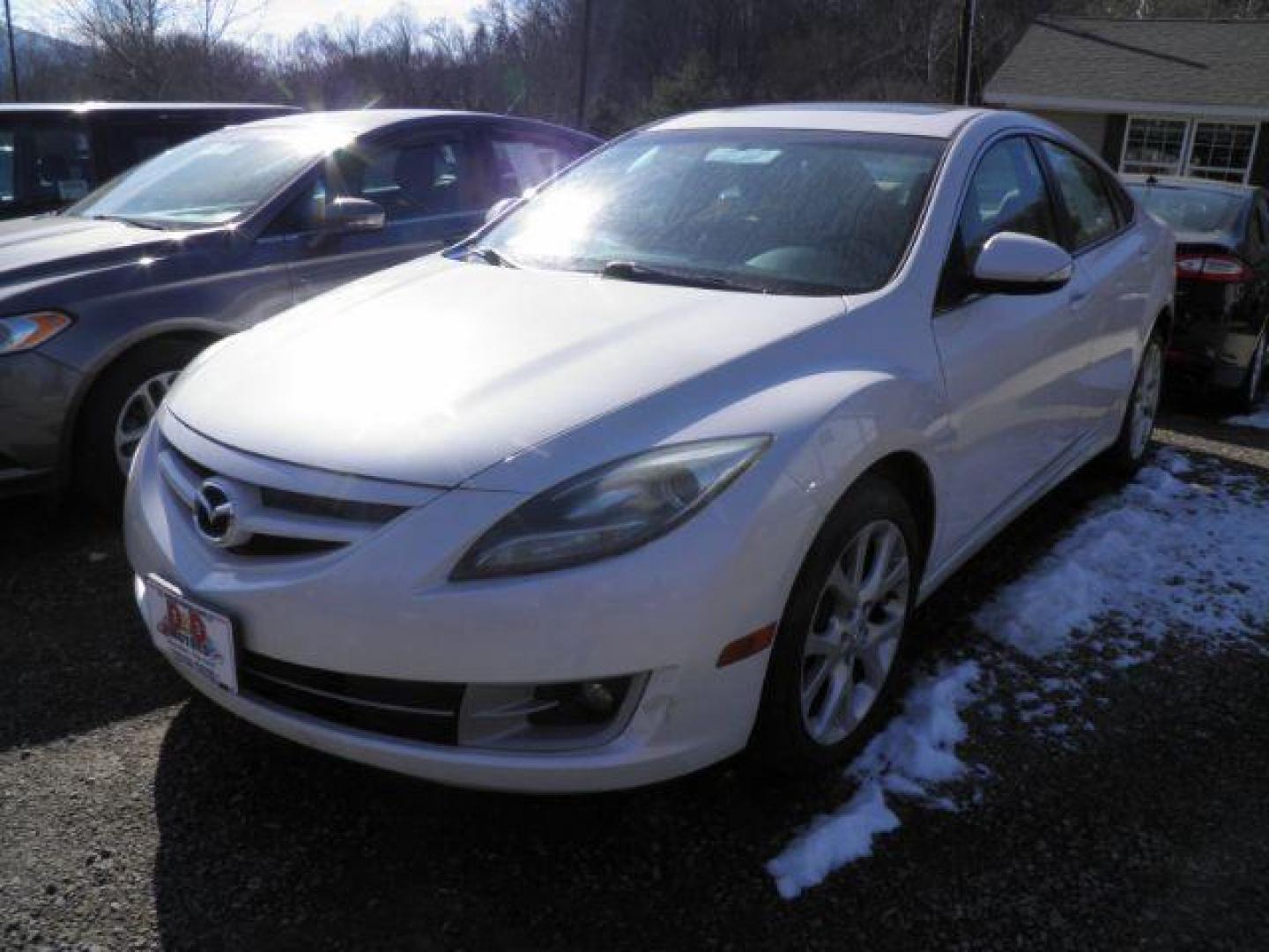 2013 WHITE Mazda Mazda6 i Touring Plus (1YVHZ8EH0D5) with an 2.5 L4 engine, AT transmission, located at 19521 New George's Creek Rd SW, Barton, MD, 21521, (301) 463-2404, 39.524323, -79.017906 - Photo#0