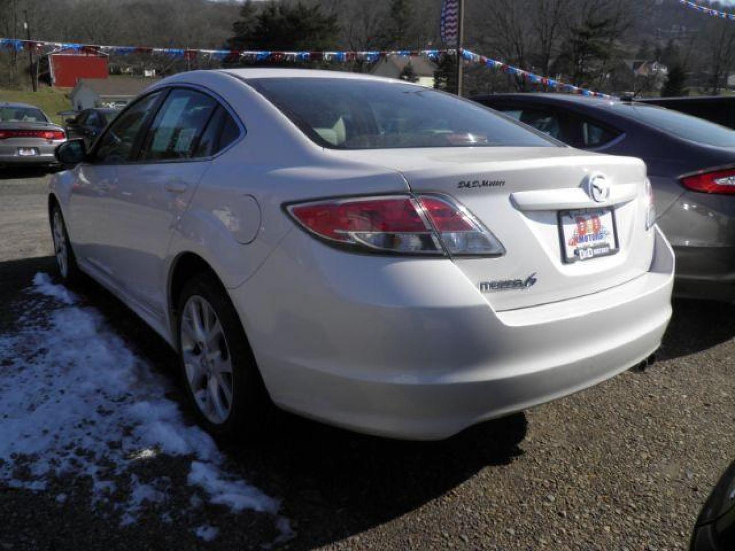 2013 WHITE Mazda Mazda6 i Touring Plus (1YVHZ8EH0D5) with an 2.5 L4 engine, AT transmission, located at 19521 New George's Creek Rd SW, Barton, MD, 21521, (301) 463-2404, 39.524323, -79.017906 - Photo#4