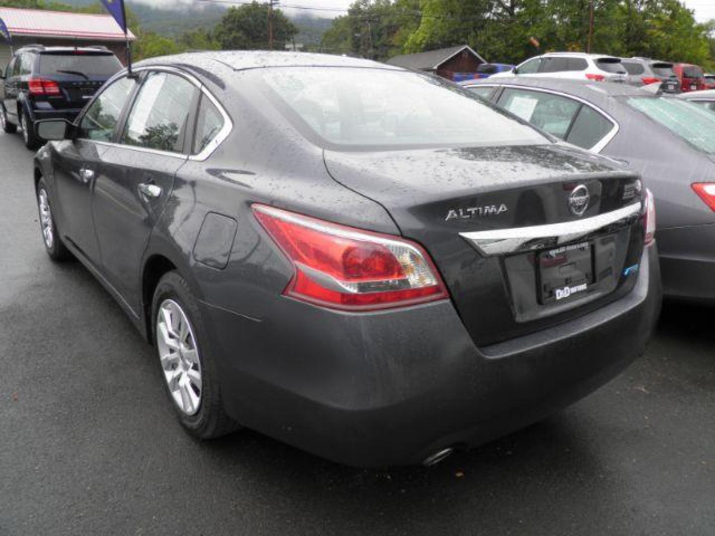 2013 GRAY NISSAN ALTIMA 2.5 S (1N4AL3AP6DC) with an 2.5L L4 DOHC 16V engine, AT transmission, located at 15520 McMullen Hwy SW, Belair, MD, 21502, (301) 729-3700, 39.581375, -78.846451 - Photo#4