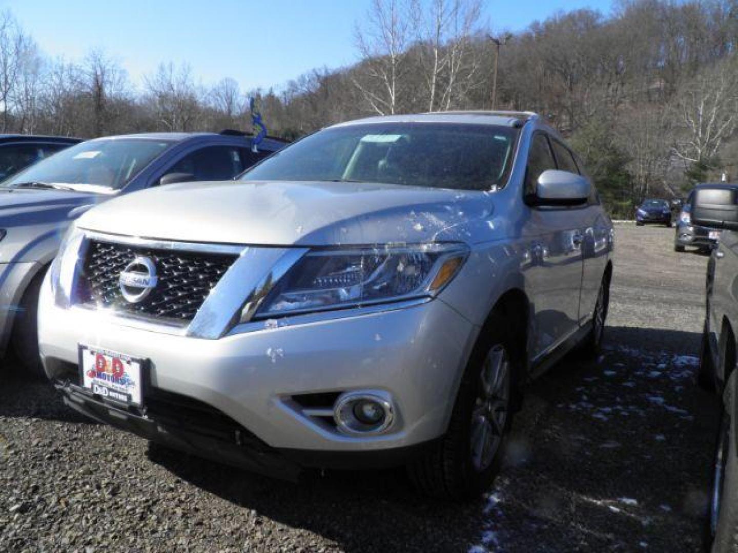 2013 SILVER Nissan Pathfinder SV 4WD (5N1AR2MMXDC) with an 3.5L V6 engine, CVT transmission, located at 19521 New George's Creek Rd SW, Barton, MD, 21521, (301) 463-2404, 39.524323, -79.017906 - Photo#0