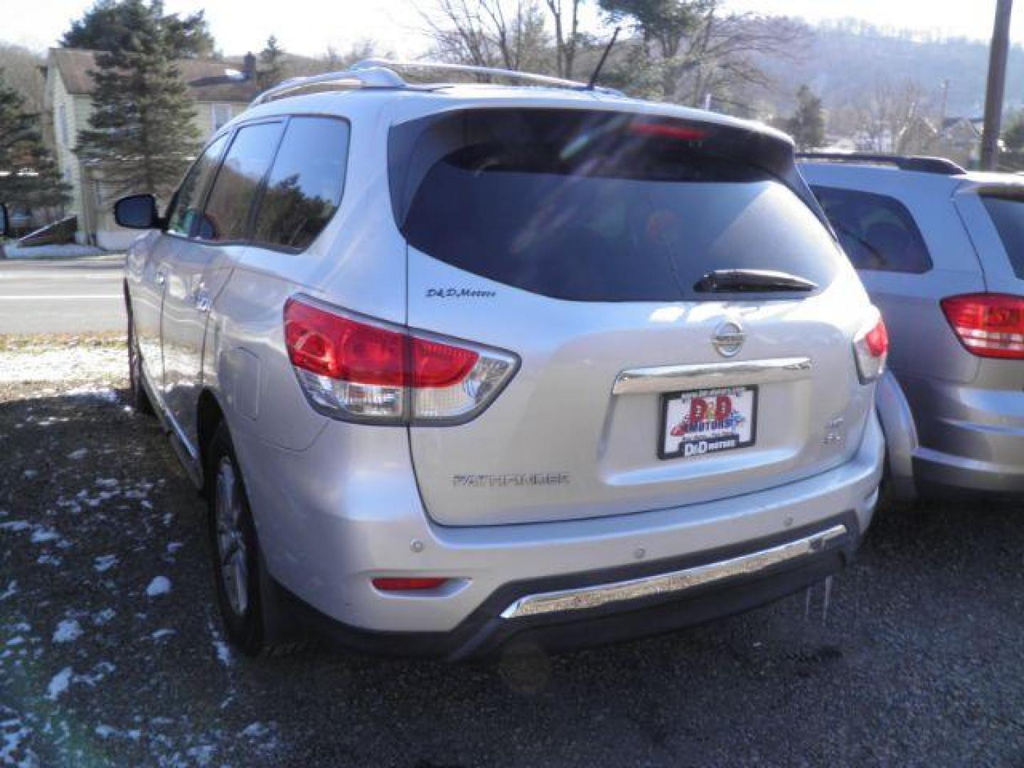 2013 SILVER Nissan Pathfinder SV 4WD (5N1AR2MMXDC) with an 3.5L V6 engine, CVT transmission, located at 19521 New George's Creek Rd SW, Barton, MD, 21521, (301) 463-2404, 39.524323, -79.017906 - Photo#6