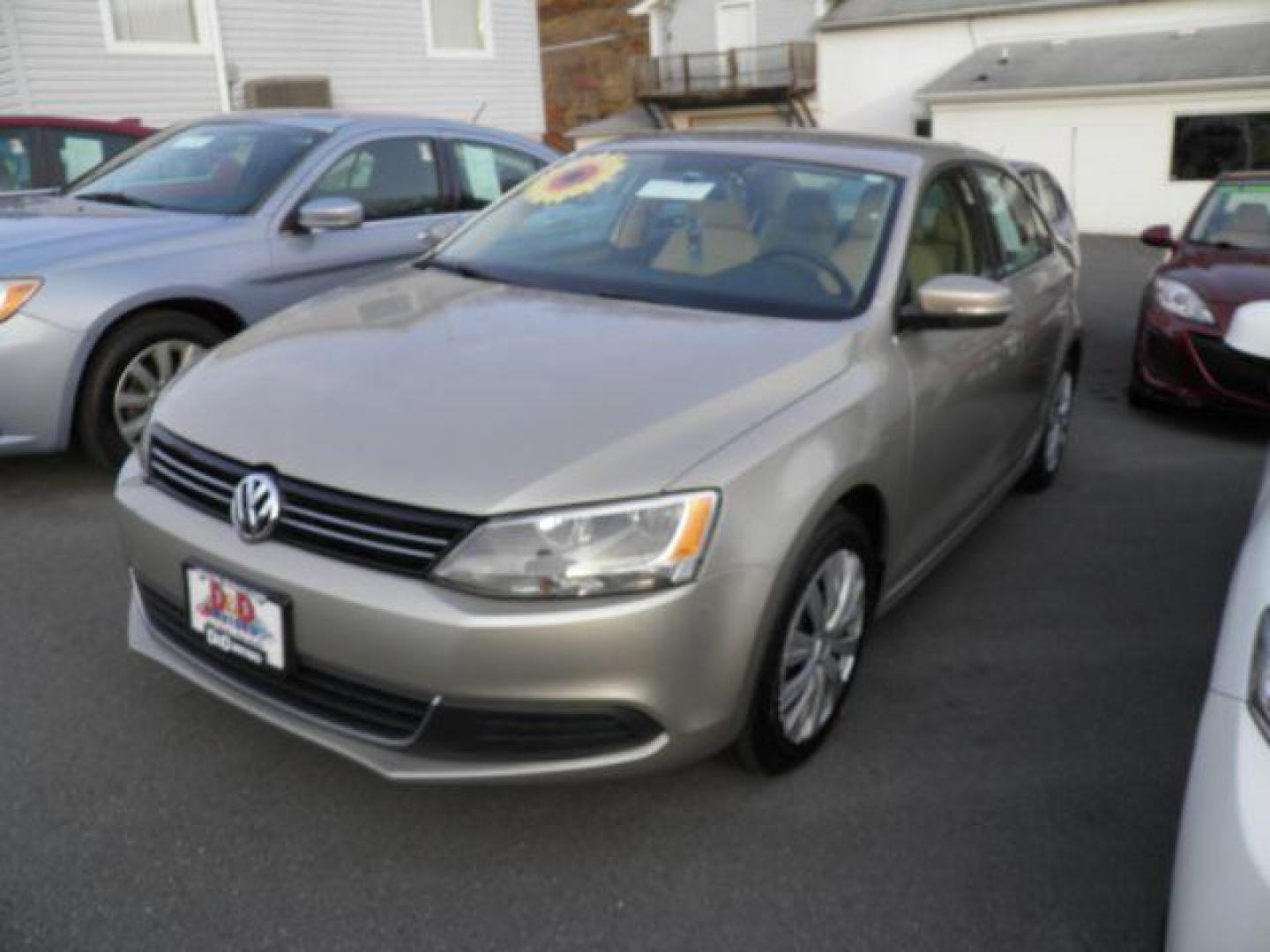 2013 GOLD Volkswagen Jetta SE (3VWDP7AJ8DM) with an 2.5 L4 engine, AT transmission, located at 15520 McMullen Hwy SW, Belair, MD, 21502, (301) 729-3700, 39.581375, -78.846451 - Photo#0