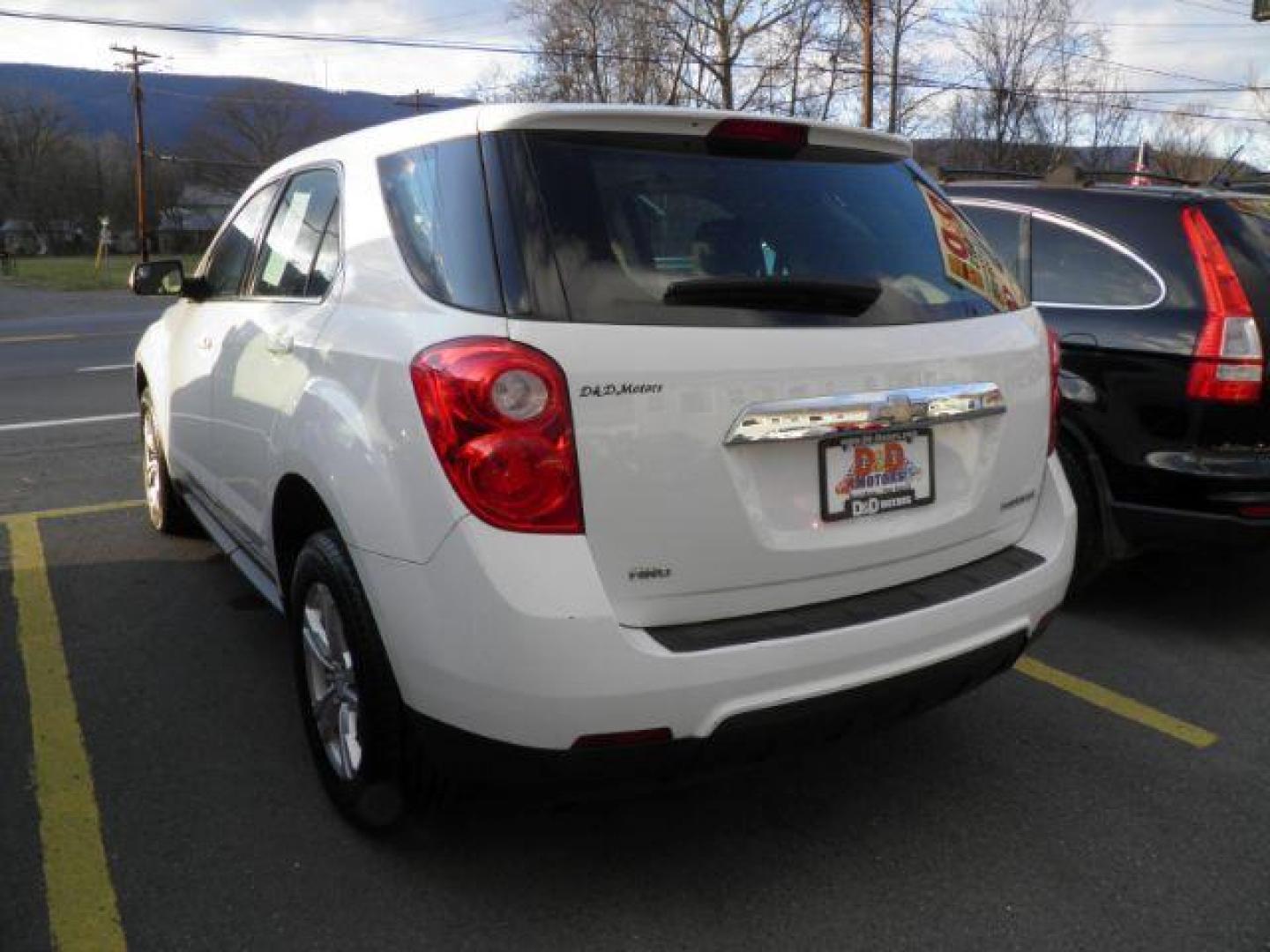 2014 WHITE Chevrolet EQUINOX LS AWD (2GNFLEEK7E6) with an 2.4L L4 engine, AT transmission, located at 15520 McMullen Hwy SW, Belair, MD, 21502, (301) 729-3700, 39.581375, -78.846451 - Photo#5