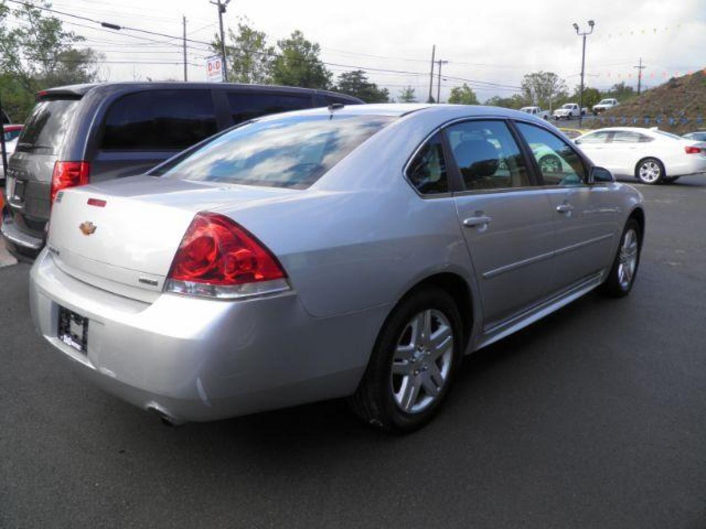 2014 GRAY Chevrolet IMPALA LT (2G1WB5E33E1) with an 3.6l V6 engine, AT transmission, located at 15520 McMullen Hwy SW, Belair, MD, 21502, (301) 729-3700, 39.581375, -78.846451 - Photo#4