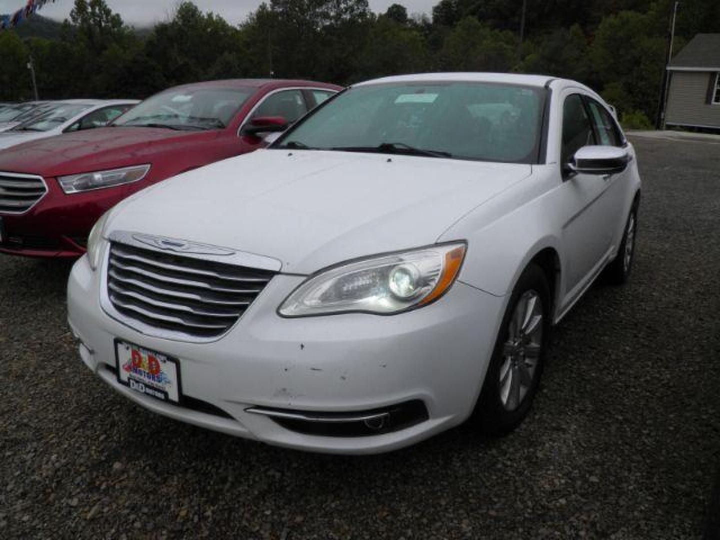 2014 WHITE Chrysler 200 Limited (1C3CCBCG2EN) with an 3.6L V6 engine, AT transmission, located at 19521 New George's Creek Rd SW, Barton, MD, 21521, (301) 463-2404, 39.524323, -79.017906 - Photo#0