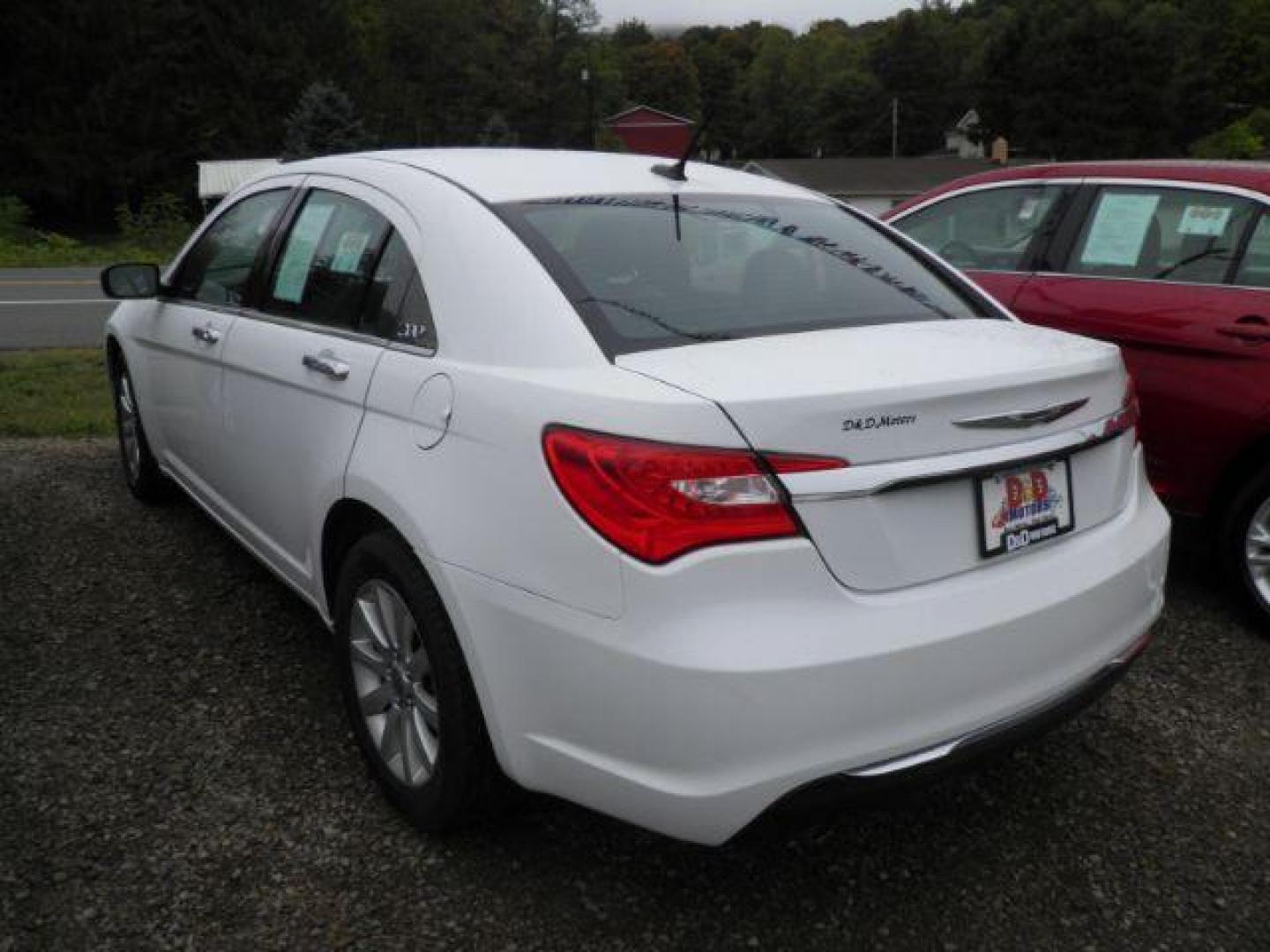 2014 WHITE Chrysler 200 Limited (1C3CCBCG2EN) with an 3.6L V6 engine, AT transmission, located at 19521 New George's Creek Rd SW, Barton, MD, 21521, (301) 463-2404, 39.524323, -79.017906 - Photo#4