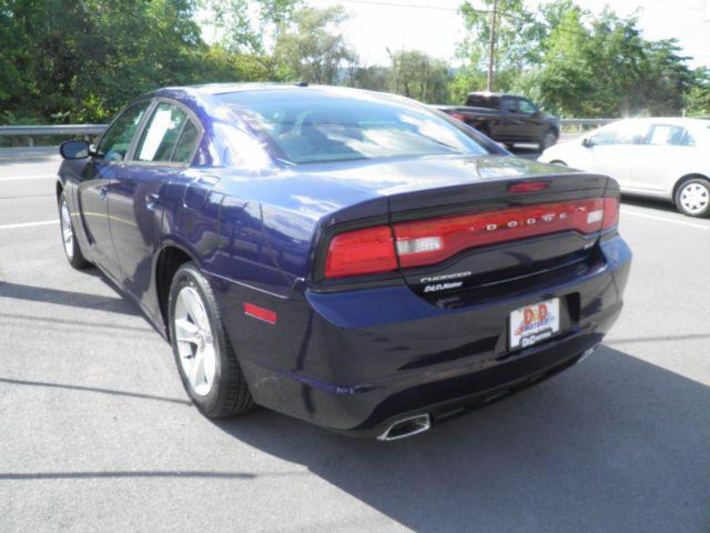 2014 BLUE Dodge Charger SXT (2C3CDXHG9EH) with an 3.6L V6 engine, AT transmission, located at 15520 McMullen Hwy SW, Belair, MD, 21502, (301) 729-3700, 39.581375, -78.846451 - Photo#4