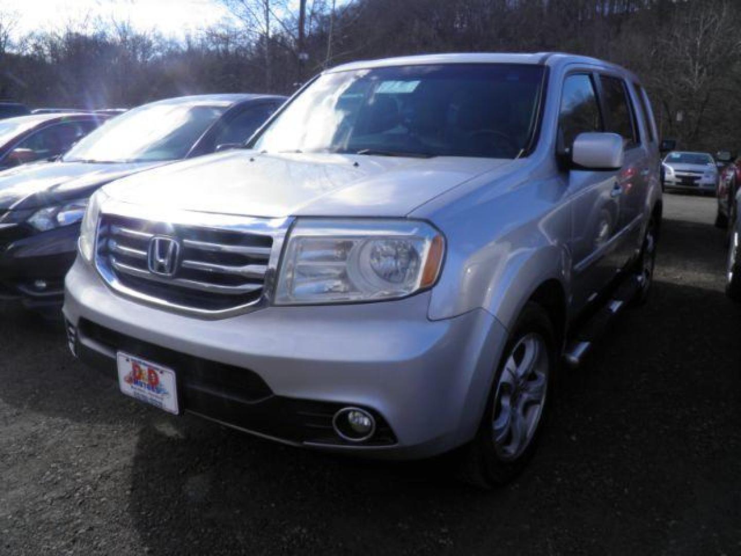 2014 Silver Honda Pilot EX-L (5FNYF4H52EB) with an 3.5L V6 engine, AT transmission, located at 19521 New George's Creek Rd SW, Barton, MD, 21521, (301) 463-2404, 39.524323, -79.017906 - Photo#0