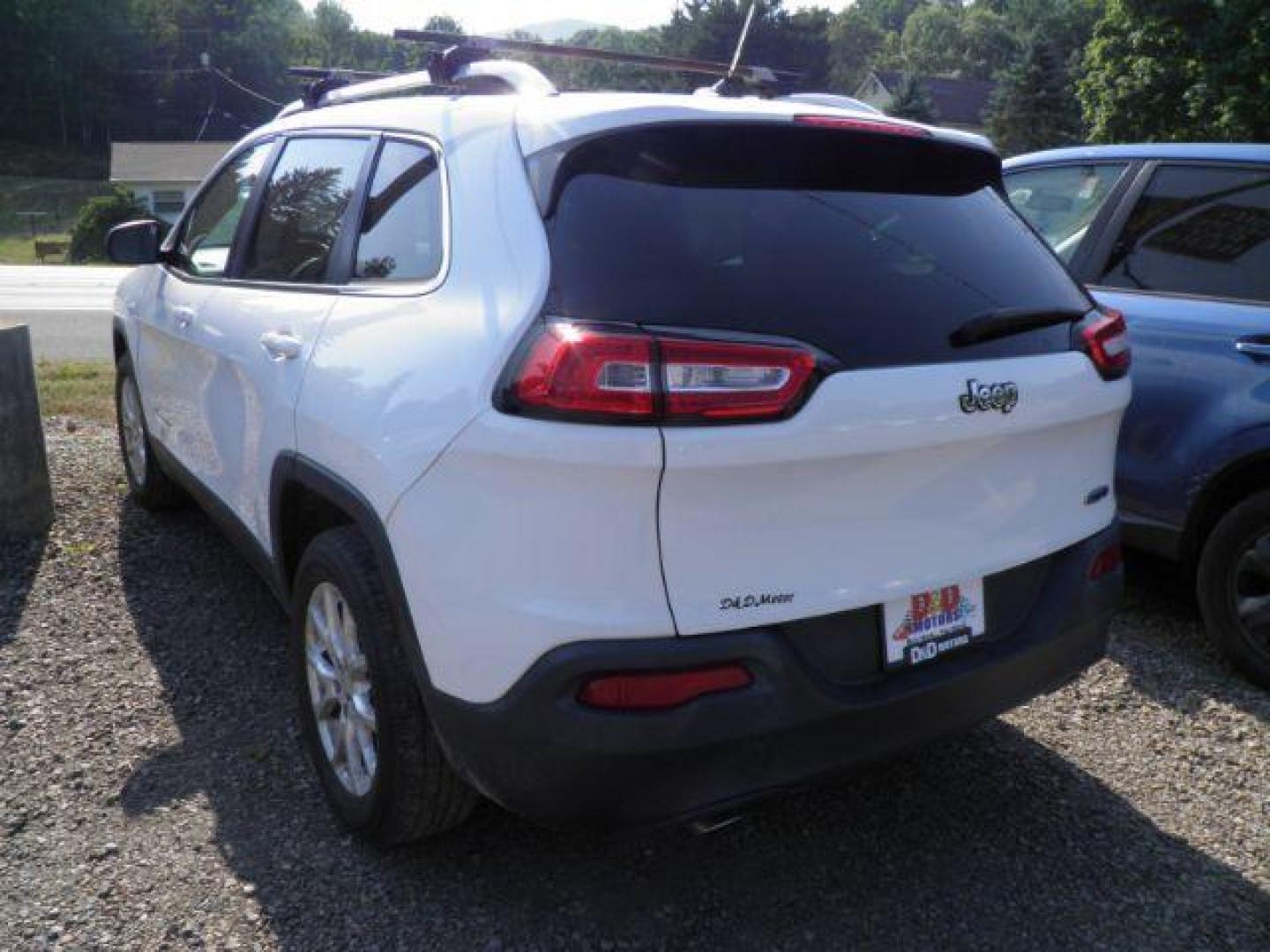 2014 WHITE Jeep Cherokee SUV (1C4PJLCS0EW) with an 3.2L V6 engine, AT transmission, located at 19521 New George's Creek Rd SW, Barton, MD, 21521, (301) 463-2404, 39.524323, -79.017906 - Photo#5