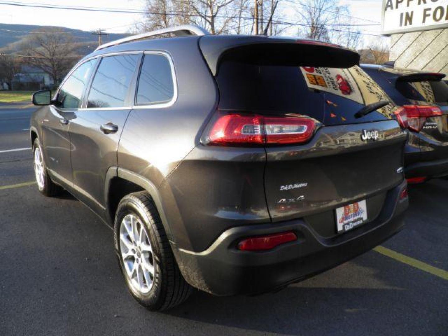 2014 GRAY Jeep Cherokee Latitude 4WD (1C4PJMCB8EW) with an 2.4L L4 engine, AT transmission, located at 15520 McMullen Hwy SW, Belair, MD, 21502, (301) 729-3700, 39.581375, -78.846451 - Photo#5