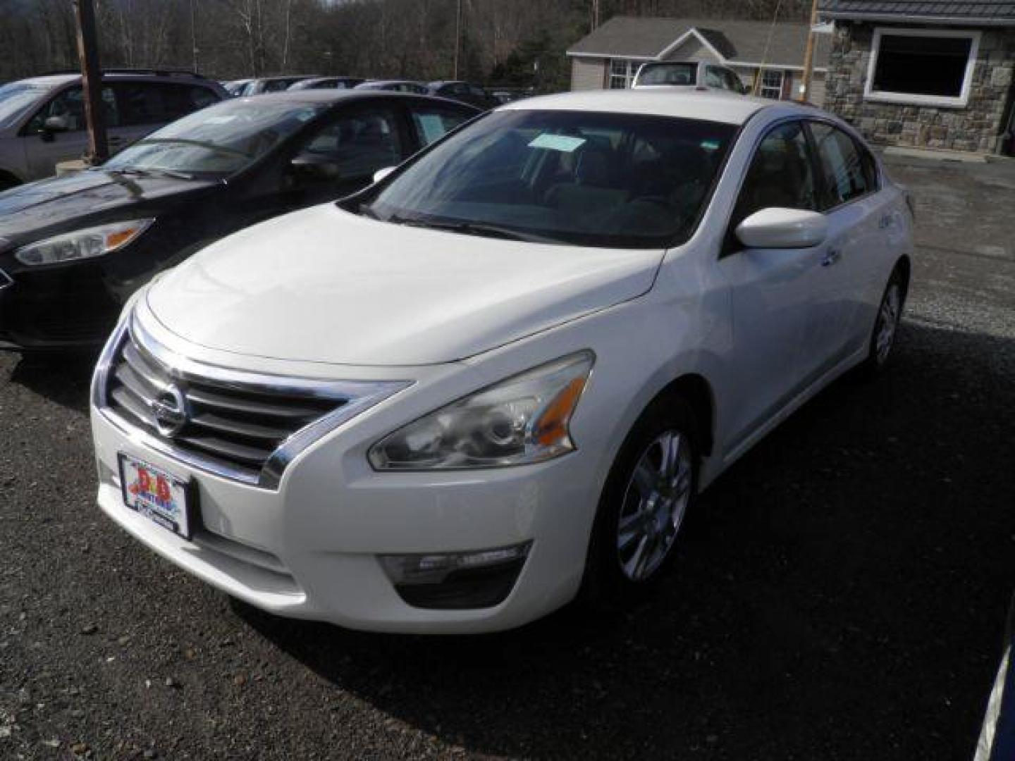 2014 WHITE Nissan Altima 2.5 S (1N4AL3AP2EC) with an 2.5 L4 engine, AT transmission, located at 15520 McMullen Hwy SW, Belair, MD, 21502, (301) 729-3700, 39.581375, -78.846451 - Photo#0