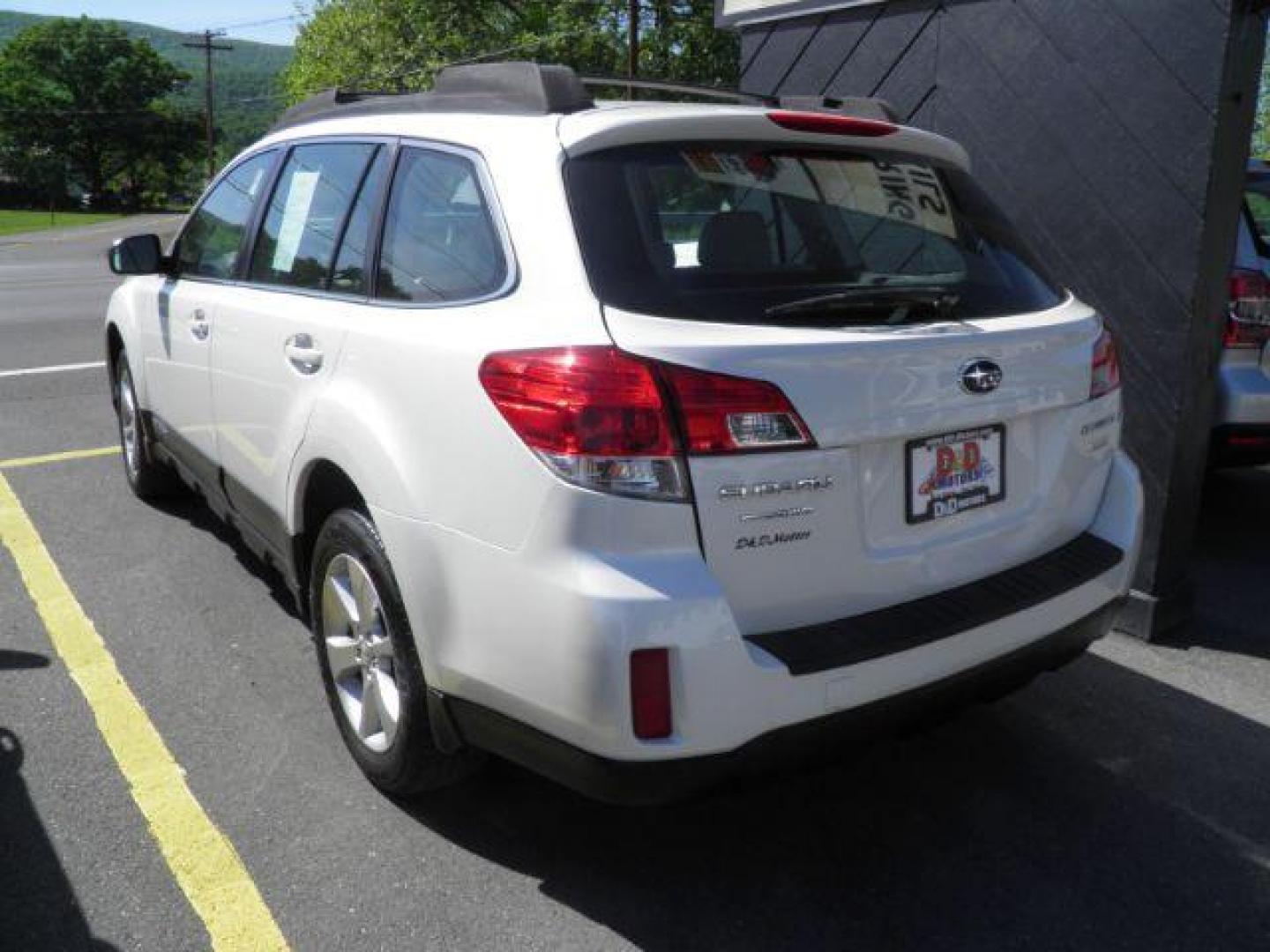 2014 WHITE Subaru Outback 2.5i (4S4BRBACXE3) with an 2.5 L4 engine, located at 15520 McMullen Hwy SW, Belair, MD, 21502, (301) 729-3700, 39.581375, -78.846451 - Photo#5