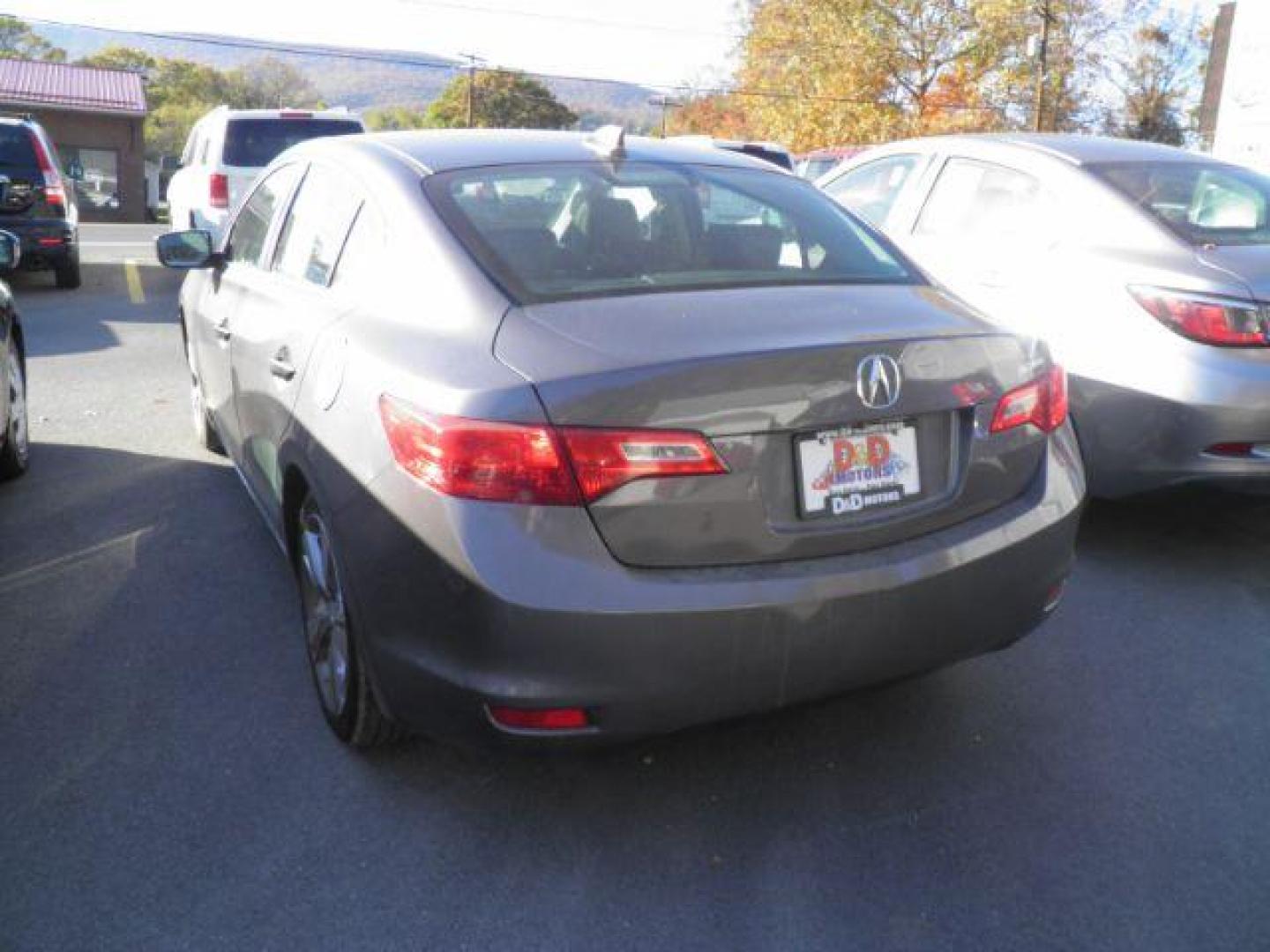 2015 GRAY ACURA ILX 5-Spd AT w/ Premium Package (19VDE1F58FE) with an 2.0L L4 engine, AT transmission, located at 15520 McMullen Hwy SW, Belair, MD, 21502, (301) 729-3700, 39.581375, -78.846451 - Photo#4