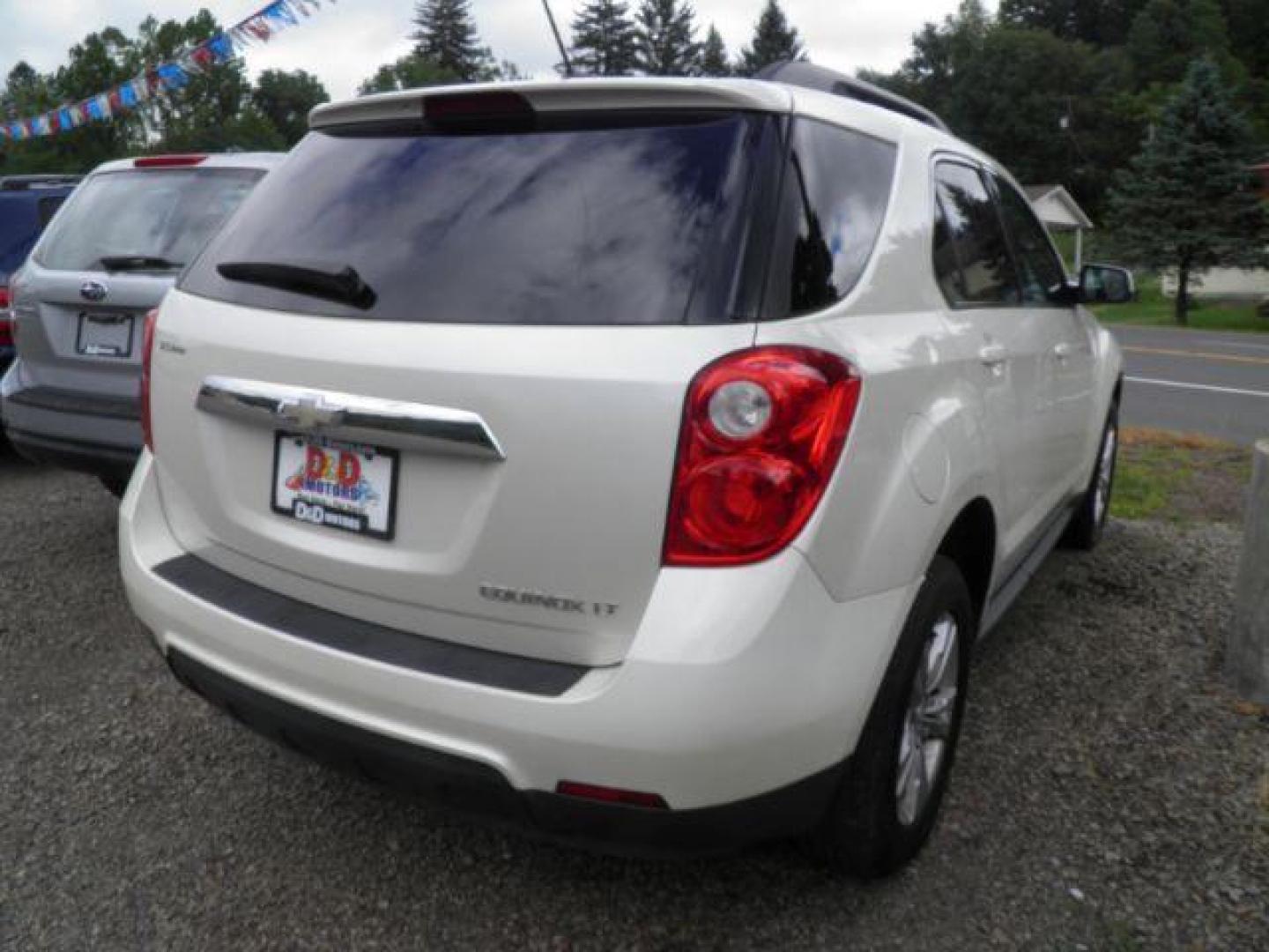 2015 WHITE Chevrolet Equinox 1LT AWD (1GNFLFEK2FZ) with an 2.4L L4 engine, AT transmission, located at 19521 New George's Creek Rd SW, Barton, MD, 21521, (301) 463-2404, 39.524323, -79.017906 - Photo#4