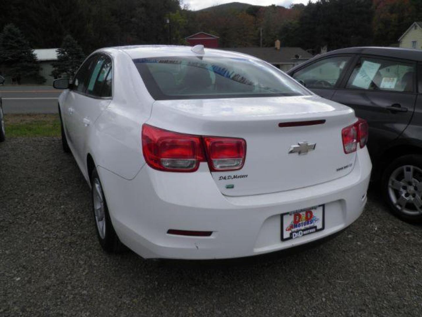 2015 WHITE Chevrolet Malibu 1LT (1G11C5SL1FF) with an 2.5 L4 engine, AT transmission, located at 19521 New George's Creek Rd SW, Barton, MD, 21521, (301) 463-2404, 39.524323, -79.017906 - Photo#4