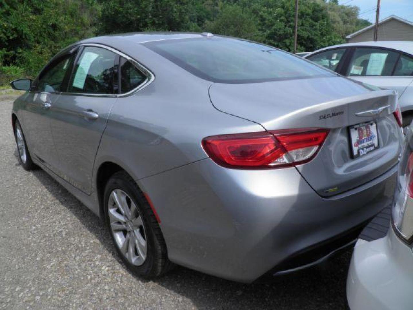 2015 SILVER Chrysler 200 Limited (1C3CCCAB1FN) with an 2.4L L4 engine, AT transmission, located at 19521 New George's Creek Rd SW, Barton, MD, 21521, (301) 463-2404, 39.524323, -79.017906 - Photo#4