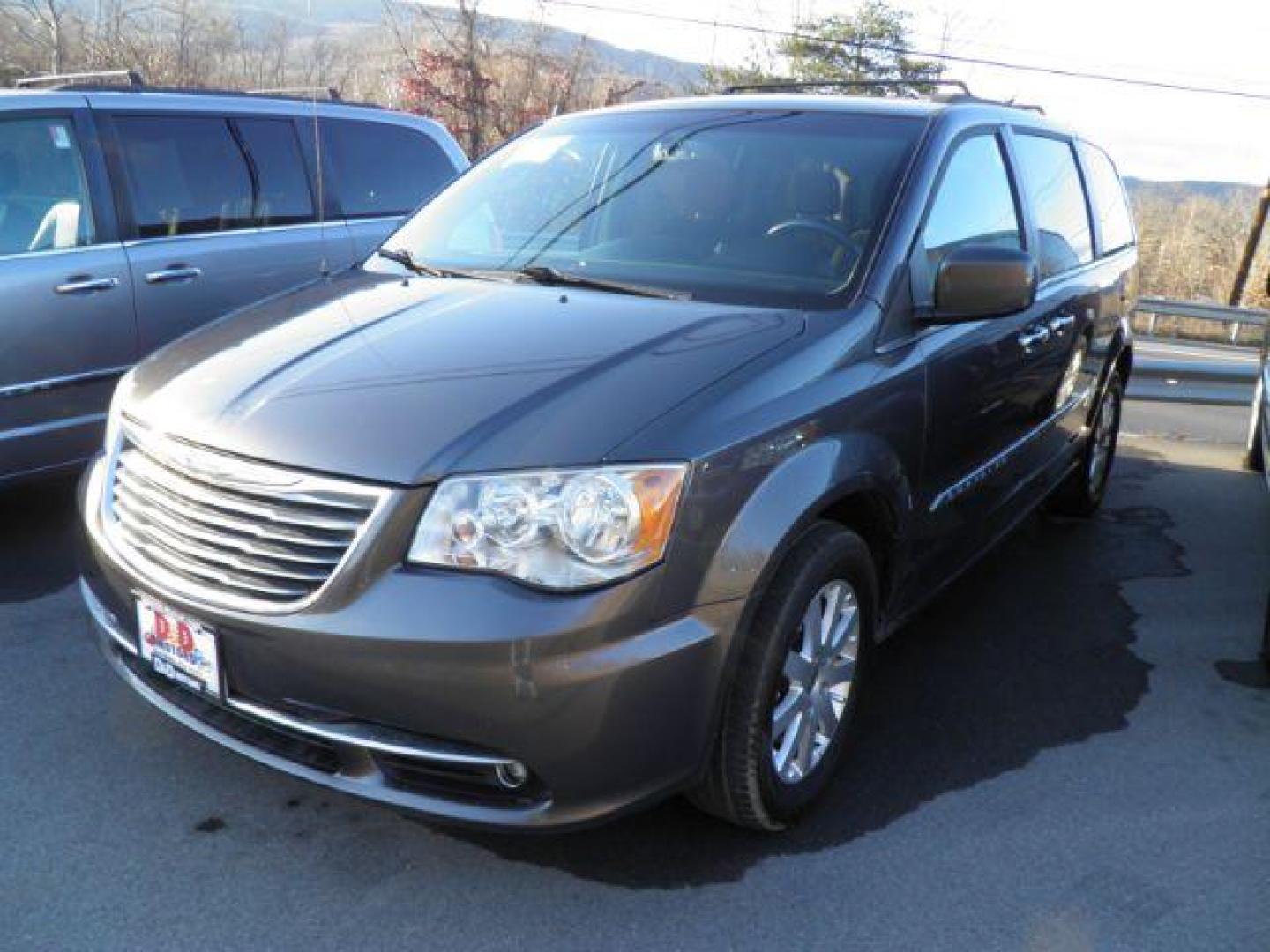 2015 GRAY Chrysler Town and Country Touring (2C4RC1BG2FR) with an 3.6L V6 DOHC 24V engine, AT transmission, located at 15520 McMullen Hwy SW, Belair, MD, 21502, (301) 729-3700, 39.581375, -78.846451 - Photo#0