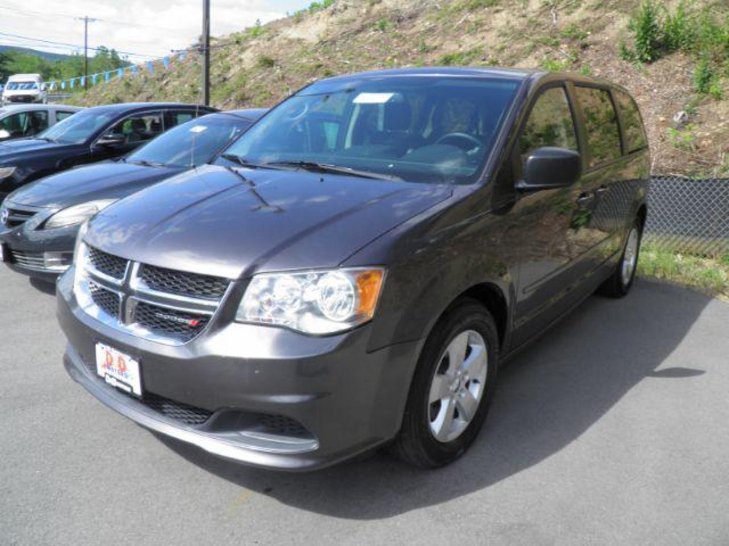 2015 GRAY DODGE GRAND CARAVAN SE (2C4RDGBG0FR) with an 3.6L V6 DOHC 24V engine, AT transmission, located at 15520 McMullen Hwy SW, Belair, MD, 21502, (301) 729-3700, 39.581375, -78.846451 - Photo#0