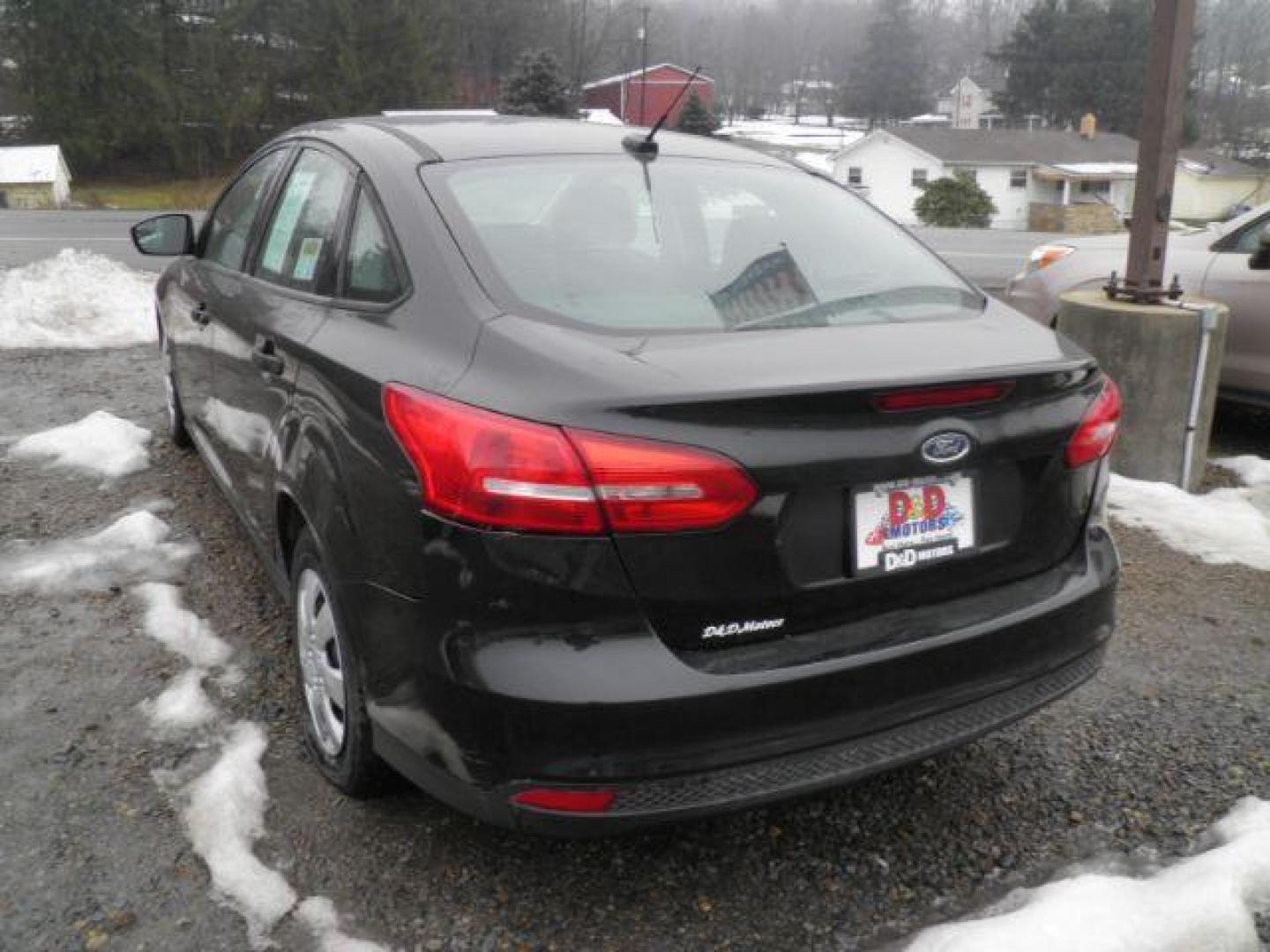 2015 BLACK Ford Focus S Sedan (1FADP3E26FL) with an 2.0l L4 engine, AT transmission, located at 19521 New George's Creek Rd SW, Barton, MD, 21521, (301) 463-2404, 39.524323, -79.017906 - Photo#4