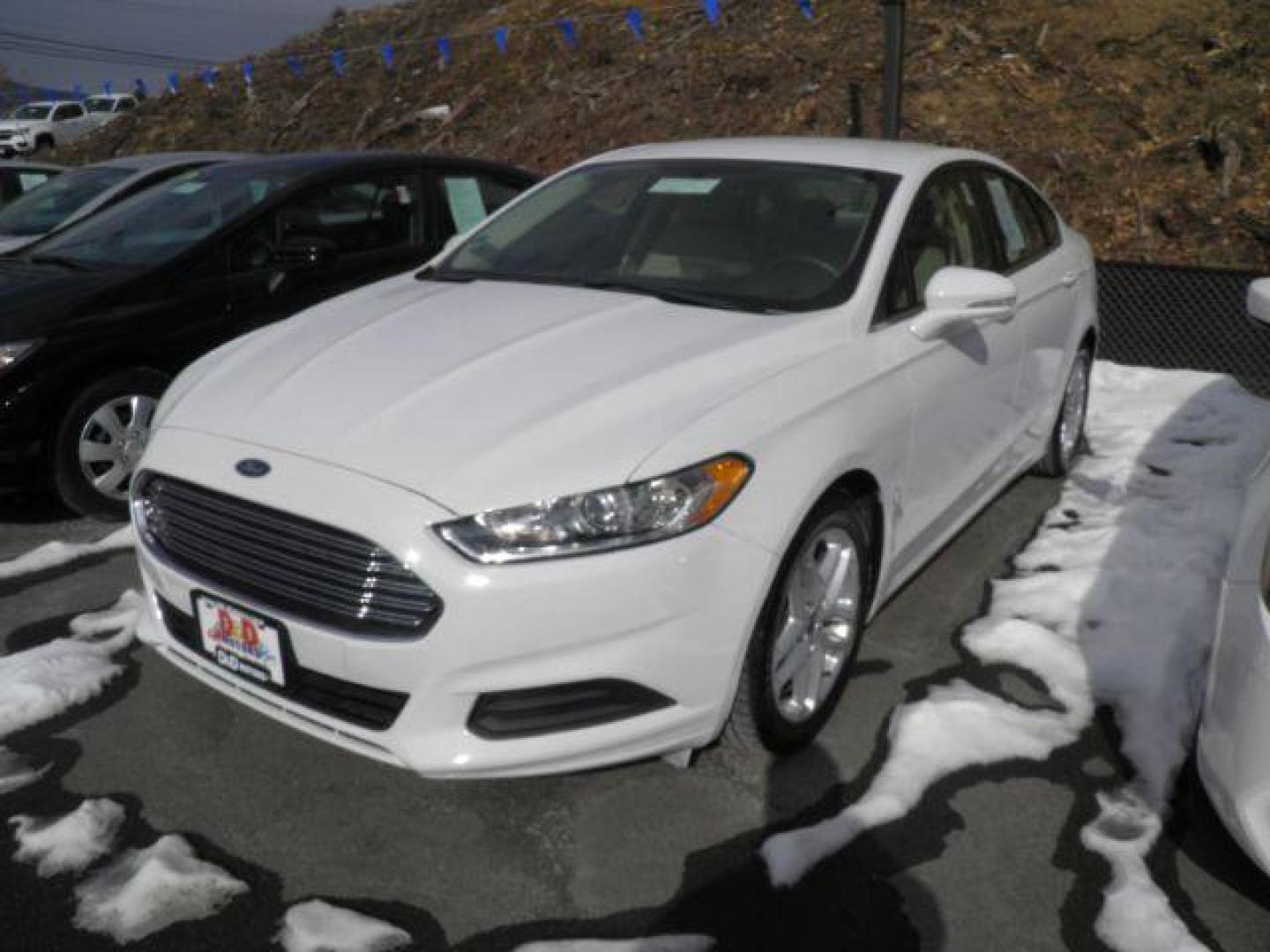 2015 WHITE FORD FUSION SE (3FA6P0H7XFR) with an 2.5 L4 engine, AT transmission, located at 15520 McMullen Hwy SW, Belair, MD, 21502, (301) 729-3700, 39.581375, -78.846451 - Photo#0