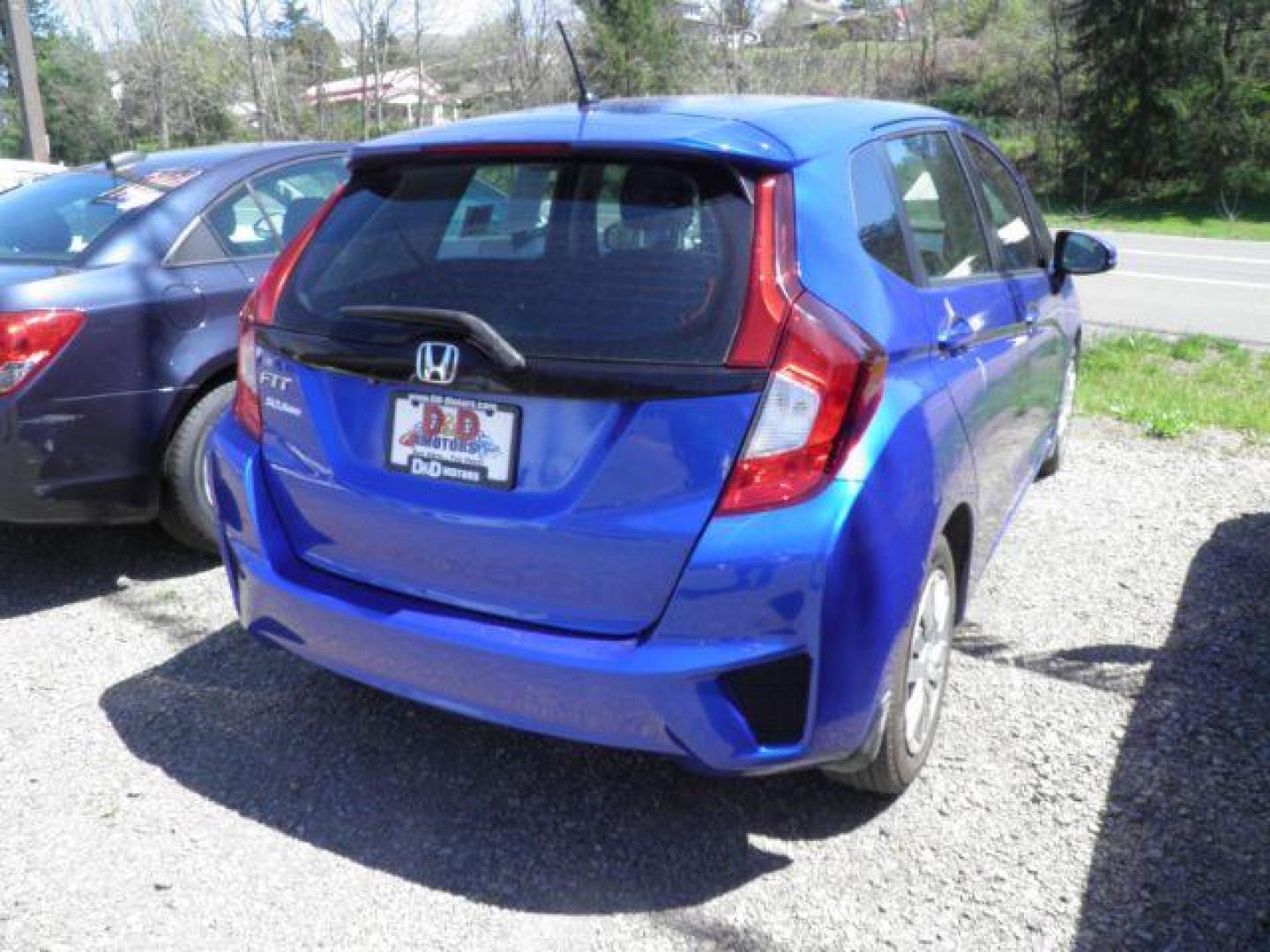 2015 BLUE Honda Fit LX (3HGGK5G5XFM) with an 1.5L L4 engine, 6SP transmission, located at 19521 New George's Creek Rd SW, Barton, MD, 21521, (301) 463-2404, 39.524323, -79.017906 - Photo#5