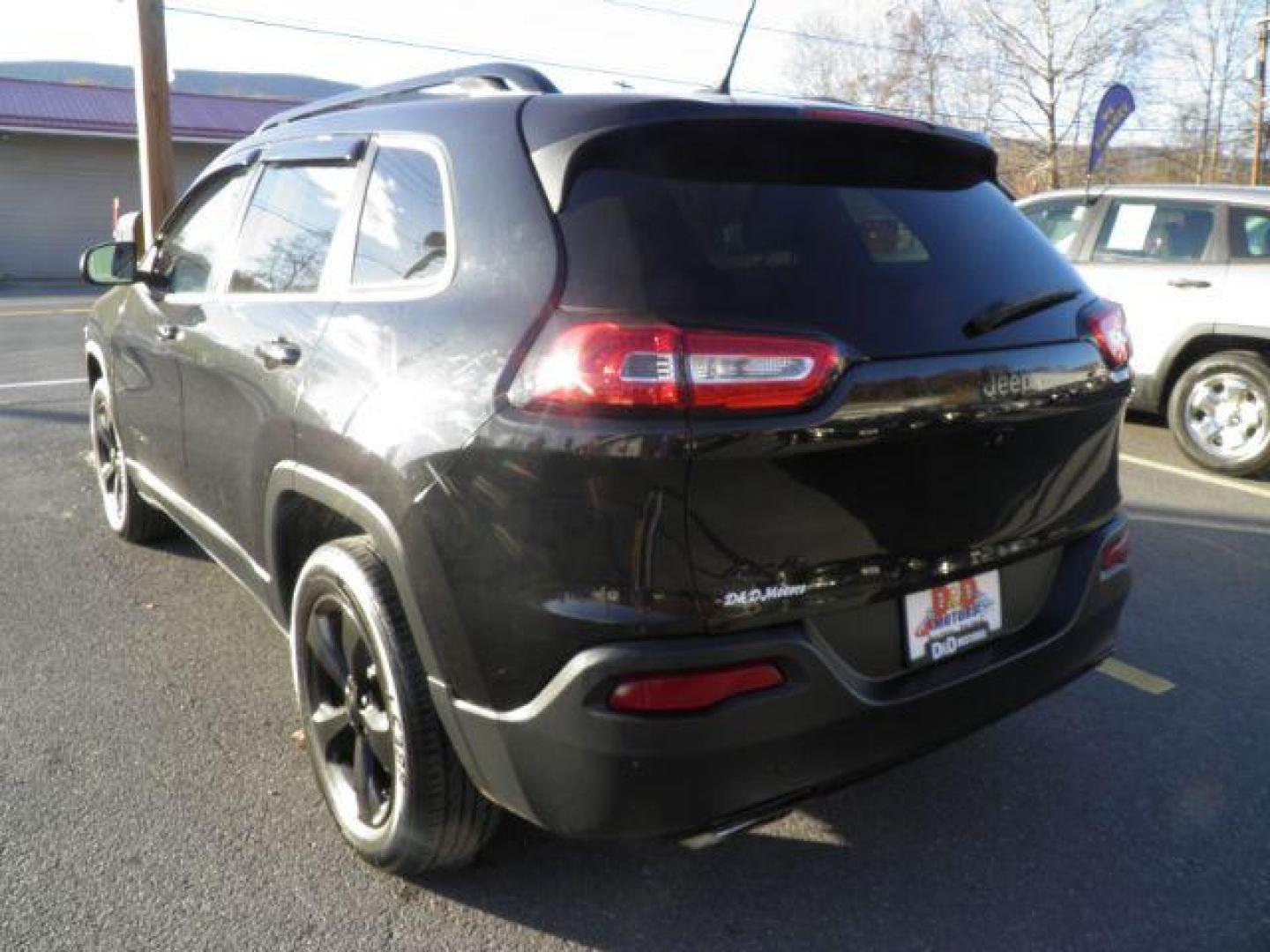 2015 BLACK JEEP CHEROKEE Latitude 4WD (1C4PJMCS6FW) with an 3.2L V6 engine, AT transmission, located at 15520 McMullen Hwy SW, Belair, MD, 21502, (301) 729-3700, 39.581375, -78.846451 - Photo#5