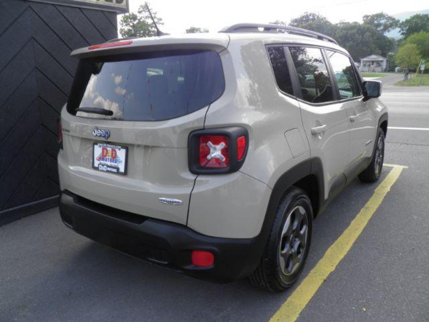 2015 TAN Jeep Renegade Latitude FWD (ZACCJABH4FP) with an 1.4l L4T engine, MAN transmission, located at 15520 McMullen Hwy SW, Belair, MD, 21502, (301) 729-3700, 39.581375, -78.846451 - Photo#5