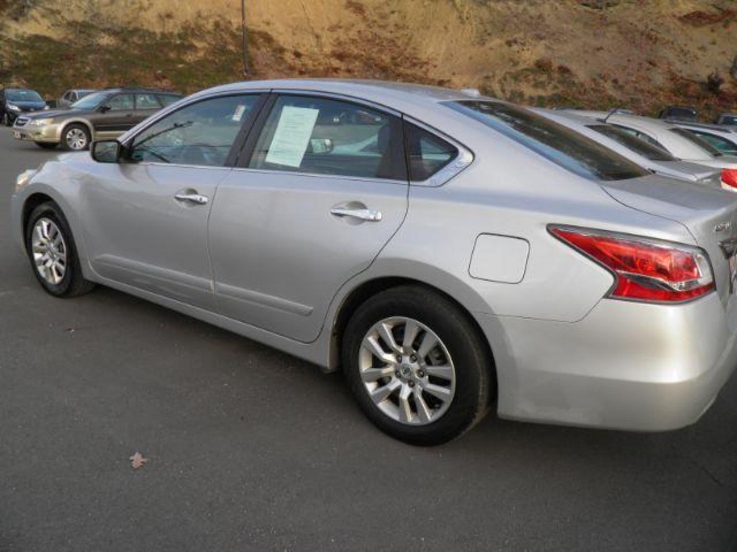 2015 SILVER Nissan Altima 2.5 S (1N4AL3AP2FN) with an 2.5 L4 engine, AT transmission, located at 15520 McMullen Hwy SW, Belair, MD, 21502, (301) 729-3700, 39.581375, -78.846451 - Photo#4