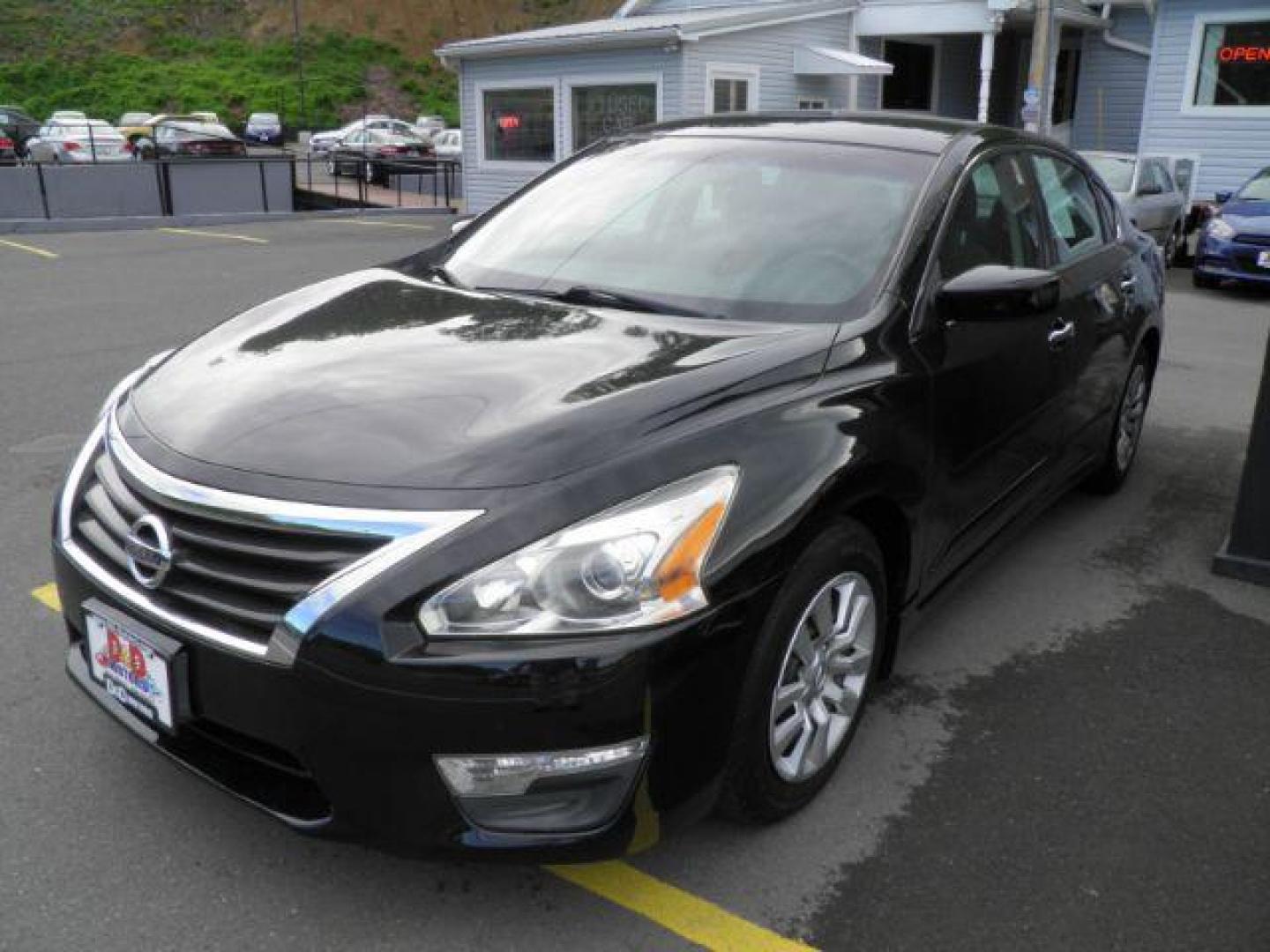 2015 BLACK Nissan Altima 2.5 S (1N4AL3AP0FC) with an 2.5 L4 engine, CVT transmission, located at 15520 McMullen Hwy SW, Belair, MD, 21502, (301) 729-3700, 39.581375, -78.846451 - Photo#0