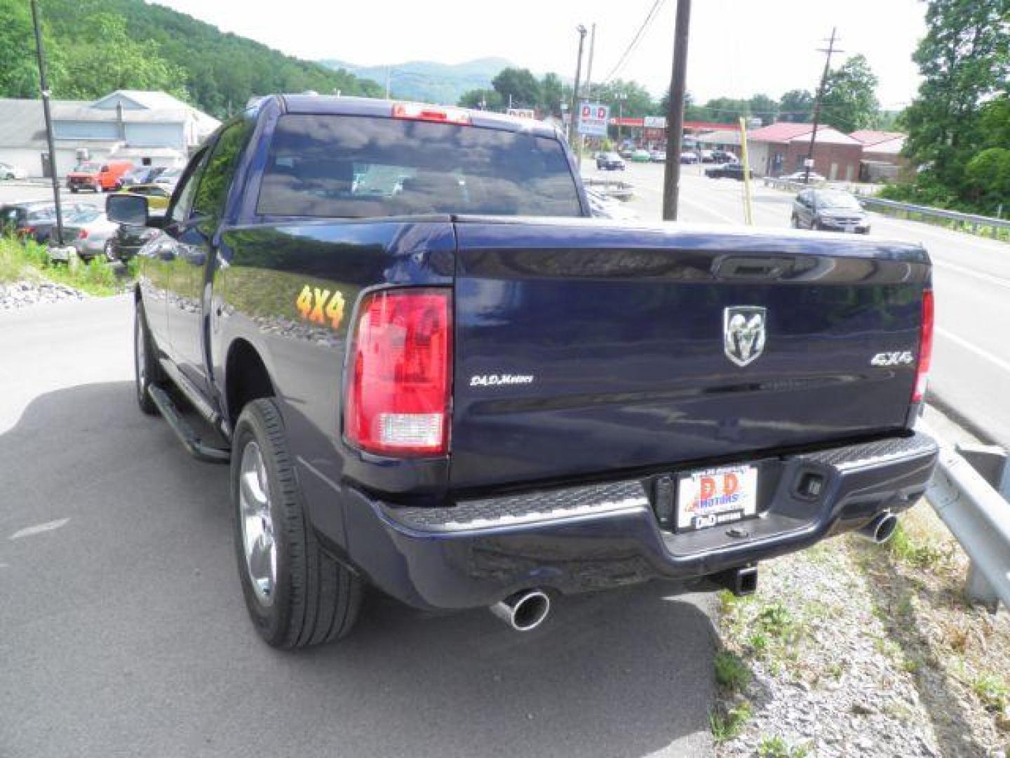 2015 BLUE RAM 1500 Tradesman Crew Cab SWB 4WD (1C6RR7KT4FS) with an 5.7 V8 engine, AT transmission, located at 15520 McMullen Hwy SW, Belair, MD, 21502, (301) 729-3700, 39.581375, -78.846451 - Photo#4