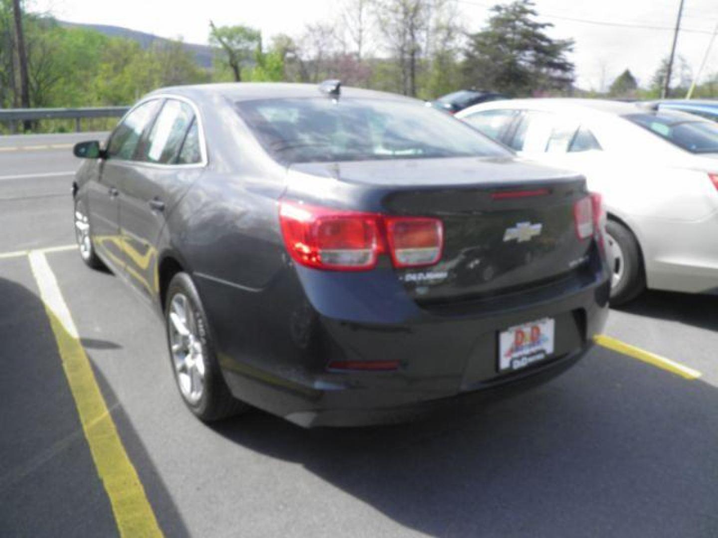 2016 GRAY Chevrolet Malibu Limited 1LT (1G11C5SA9GU) with an 2.5 L4 engine, AT transmission, located at 15520 McMullen Hwy SW, Belair, MD, 21502, (301) 729-3700, 39.581375, -78.846451 - Photo#4