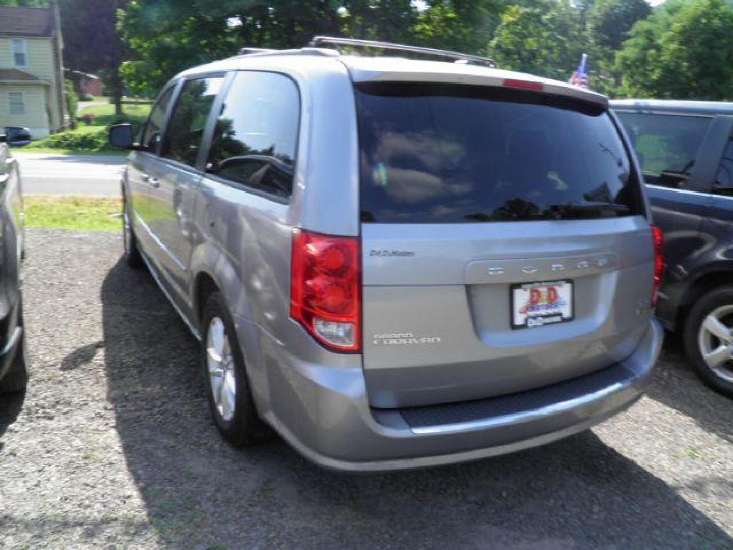 2016 SILVER Dodge Grand Caravan SXT (2C4RDGCG3GR) with an 3.5L V6 engine, AT transmission, located at 19521 New George's Creek Rd SW, Barton, MD, 21521, (301) 463-2404, 39.524323, -79.017906 - Photo#4