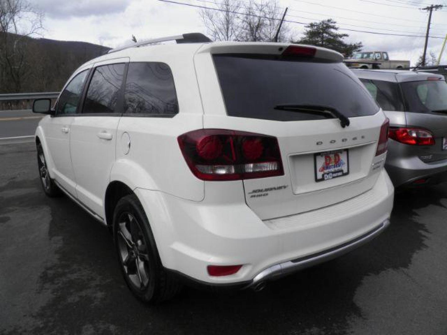 2016 WHITE Dodge Journey Crossroad AWD (3C4PDDGG3GT) with an 3.6L V6 engine, AT transmission, located at 15520 McMullen Hwy SW, Belair, MD, 21502, (301) 729-3700, 39.581375, -78.846451 - Photo#5