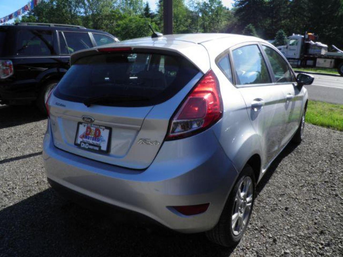 2016 GRAY Ford Fiesta SE Hatchback (3FADP4EJXGM) with an 1.6L L4 engine, AT transmission, located at 19521 New George's Creek Rd SW, Barton, MD, 21521, (301) 463-2404, 39.524323, -79.017906 - Photo#5