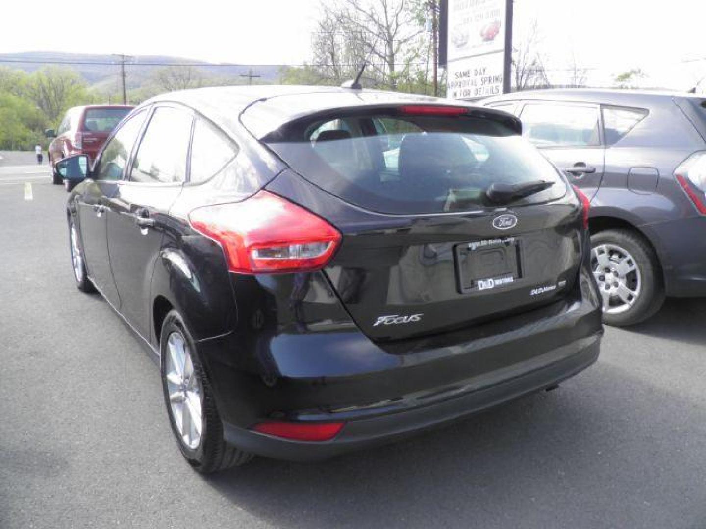 2016 BLACK Ford Focus SE Hatch (1FADP3K29GL) with an 2.0L L4 engine, AT transmission, located at 19521 New George's Creek Rd SW, Barton, MD, 21521, (301) 463-2404, 39.524323, -79.017906 - Photo#5